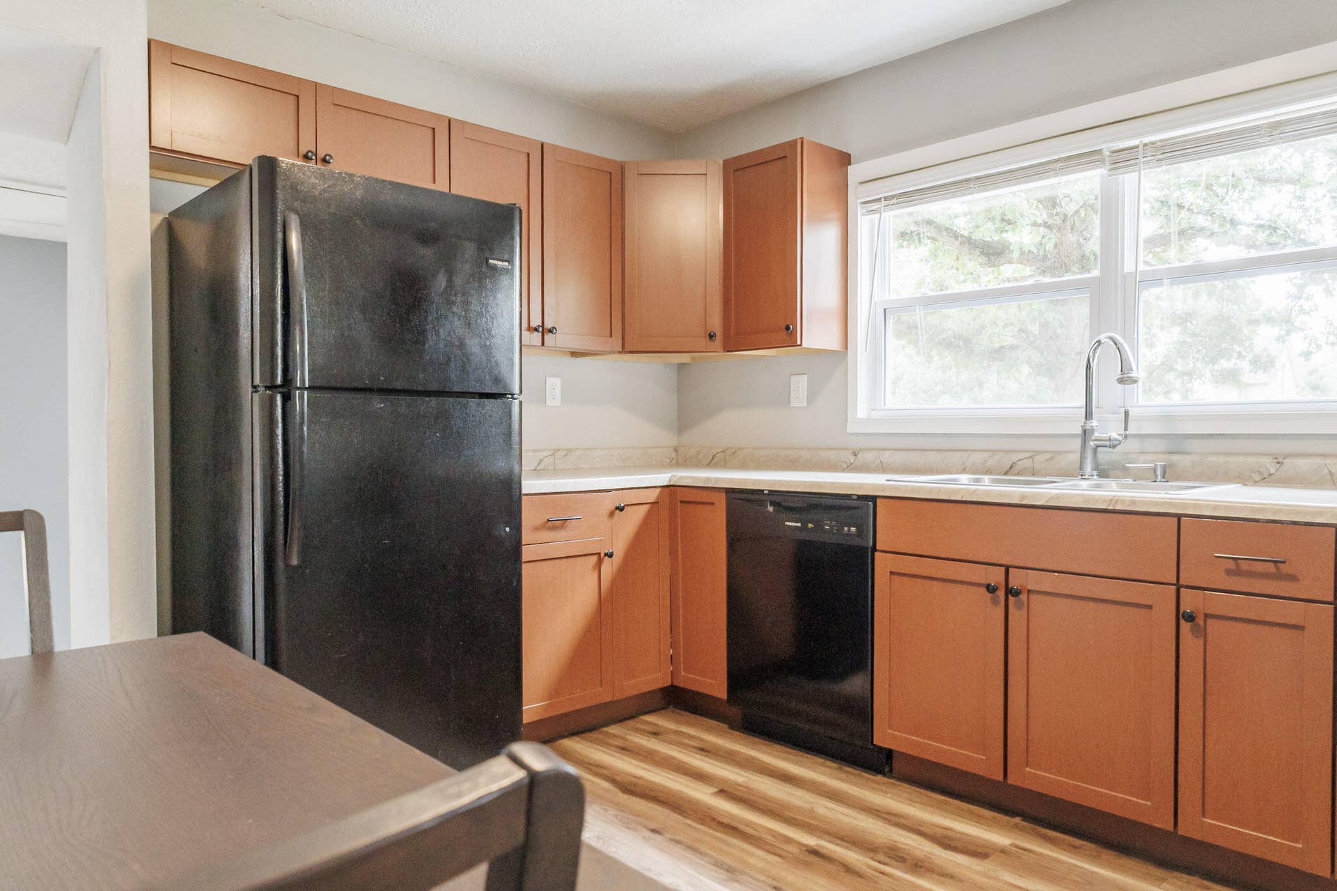 1872 N Broadway Avenue, Springfield, MO 65803 664