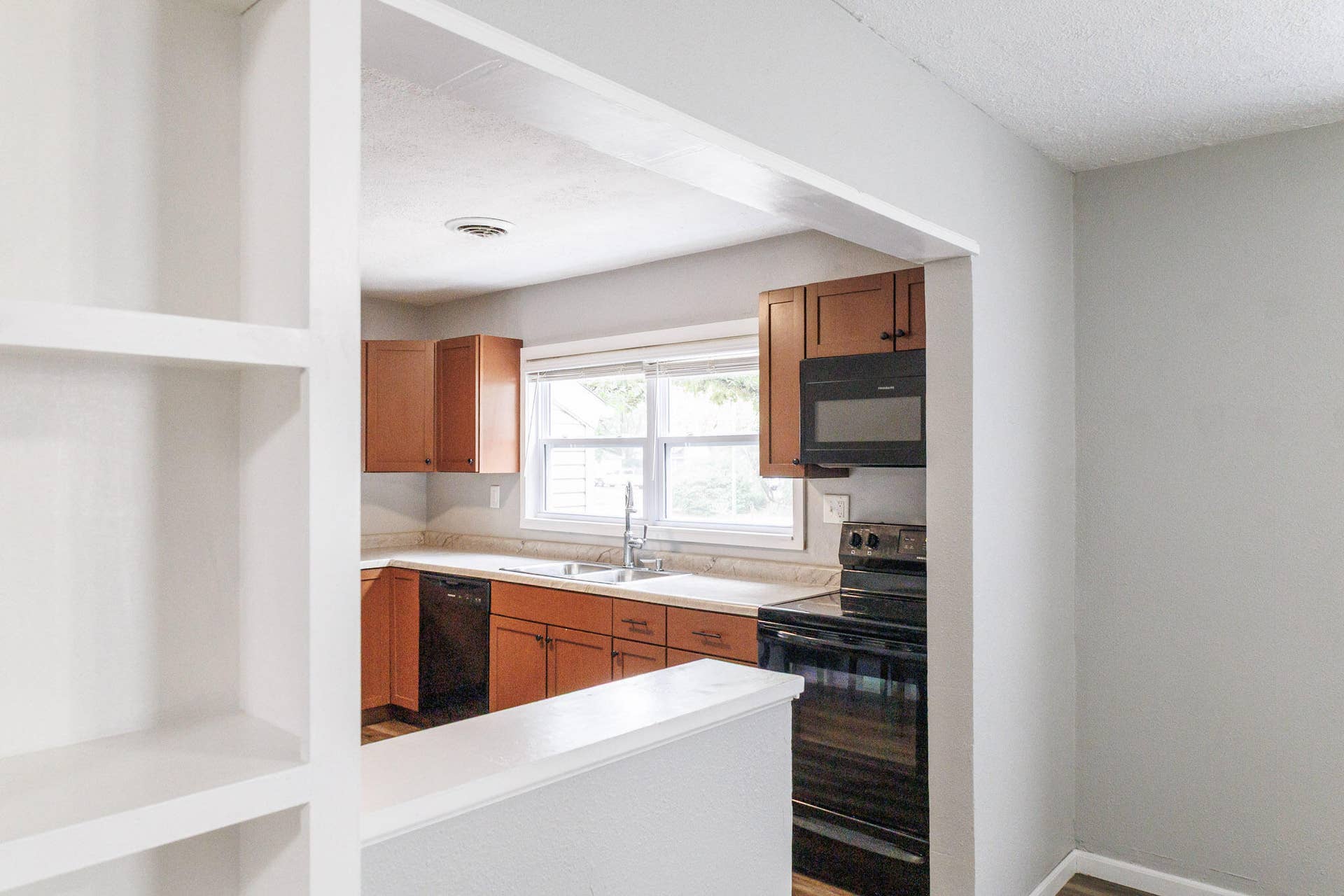 1872 N Broadway Avenue, Springfield, MO 65803 660