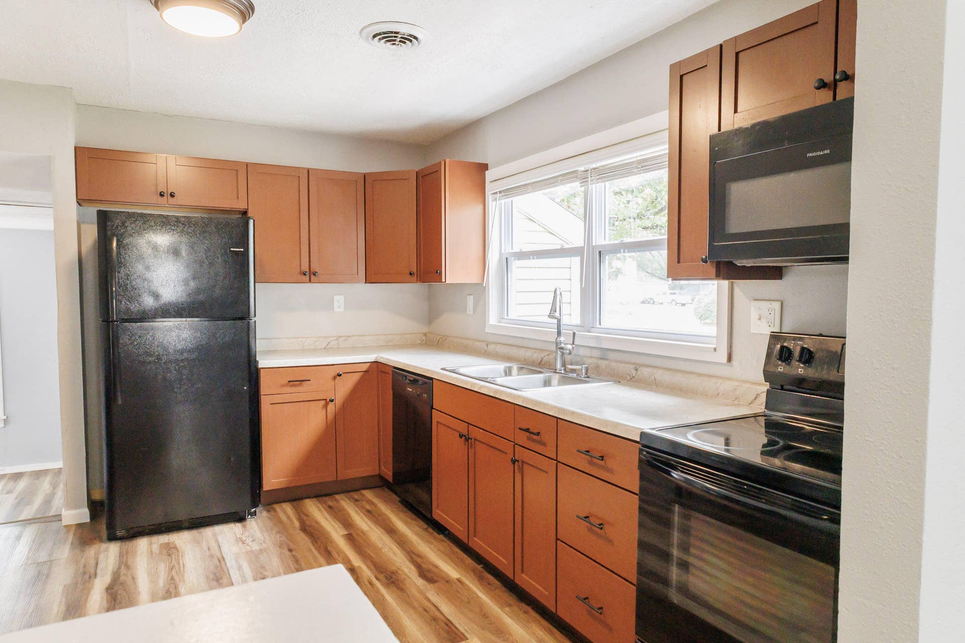 1872 N Broadway Avenue, Springfield, MO 65803 662