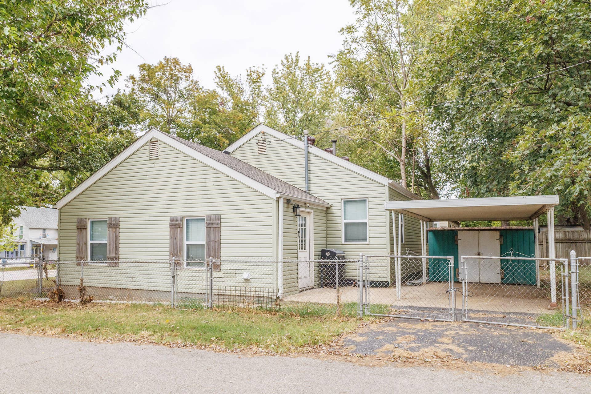 1872 N Broadway Avenue, Springfield, MO 65803 677
