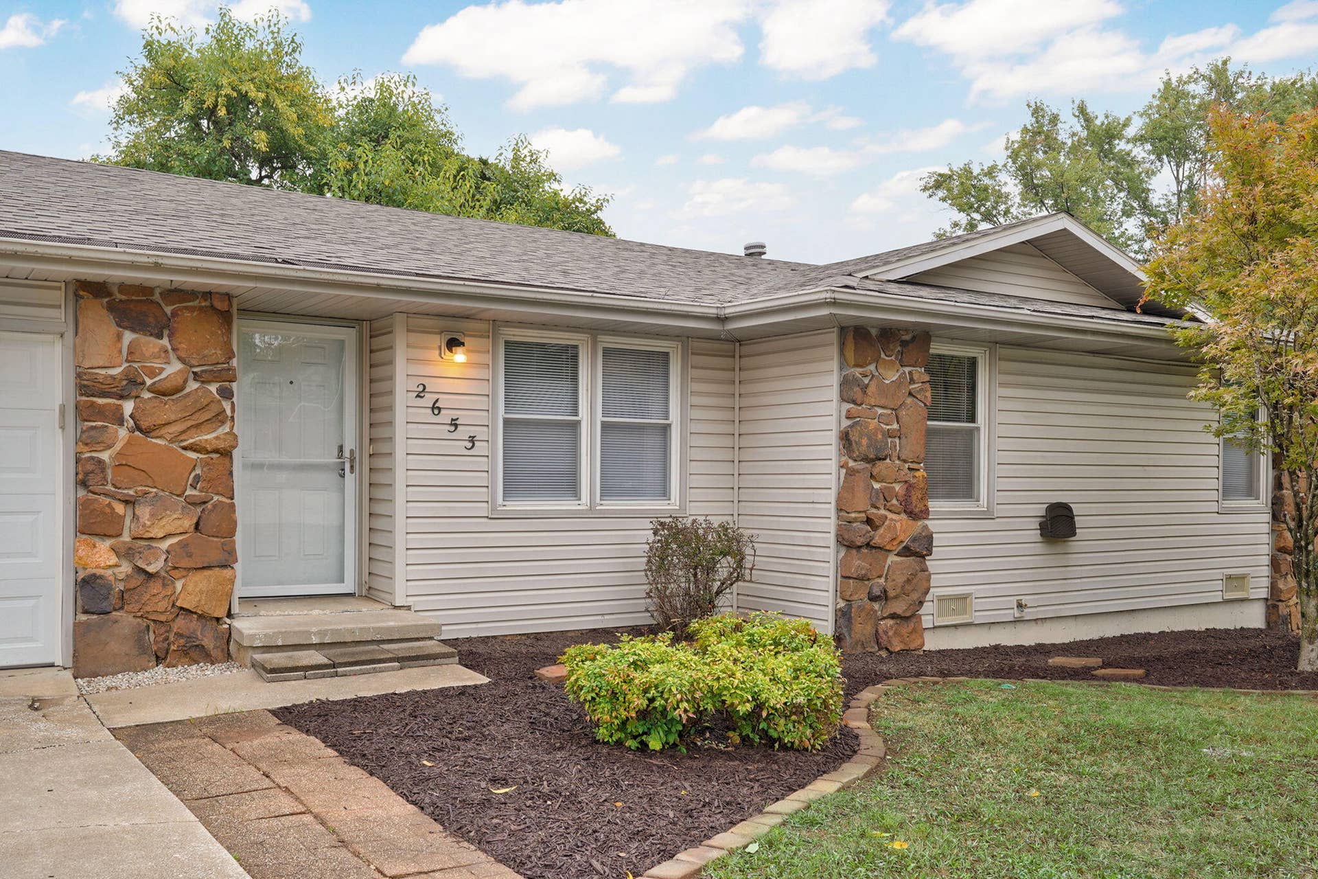 2653 W Blackburn Dr-4