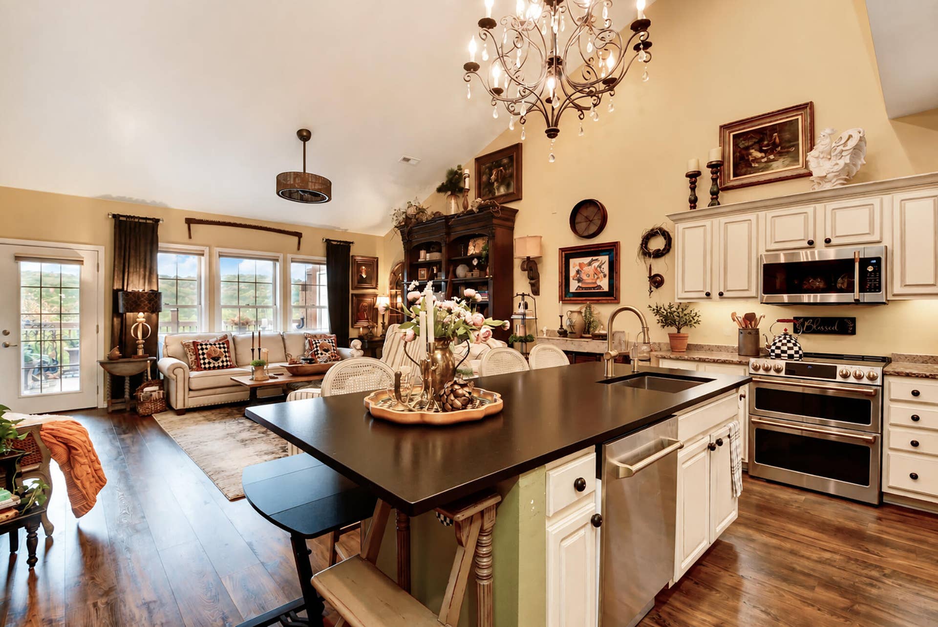 103 N Tuscany Dr Hollister Kitchen