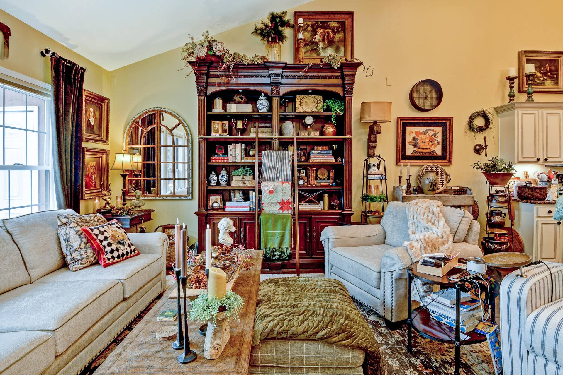 103 N Tuscany Dr Large Living Room