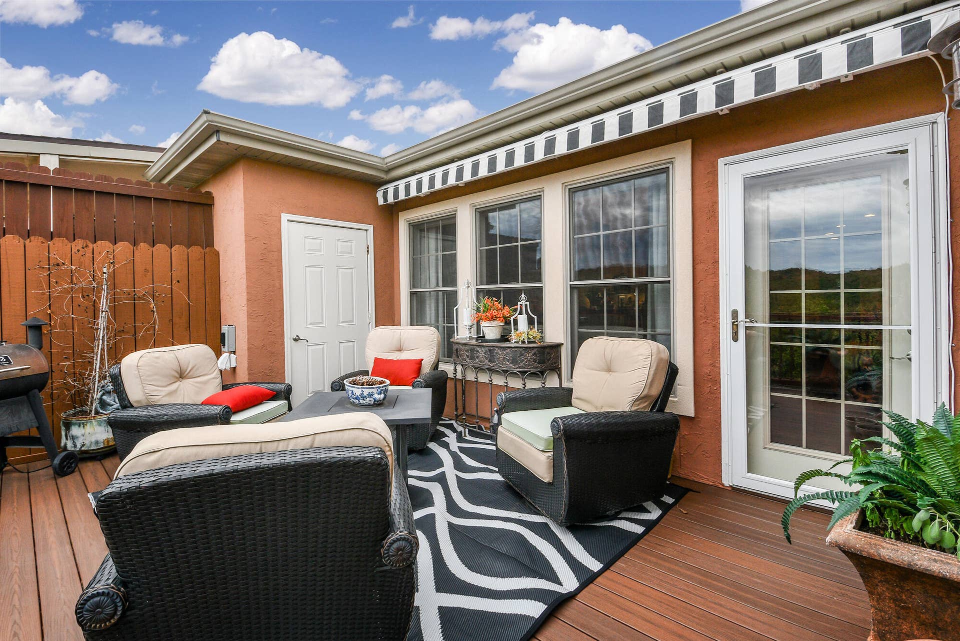 103 N Tuscany Dr New Composite Decking