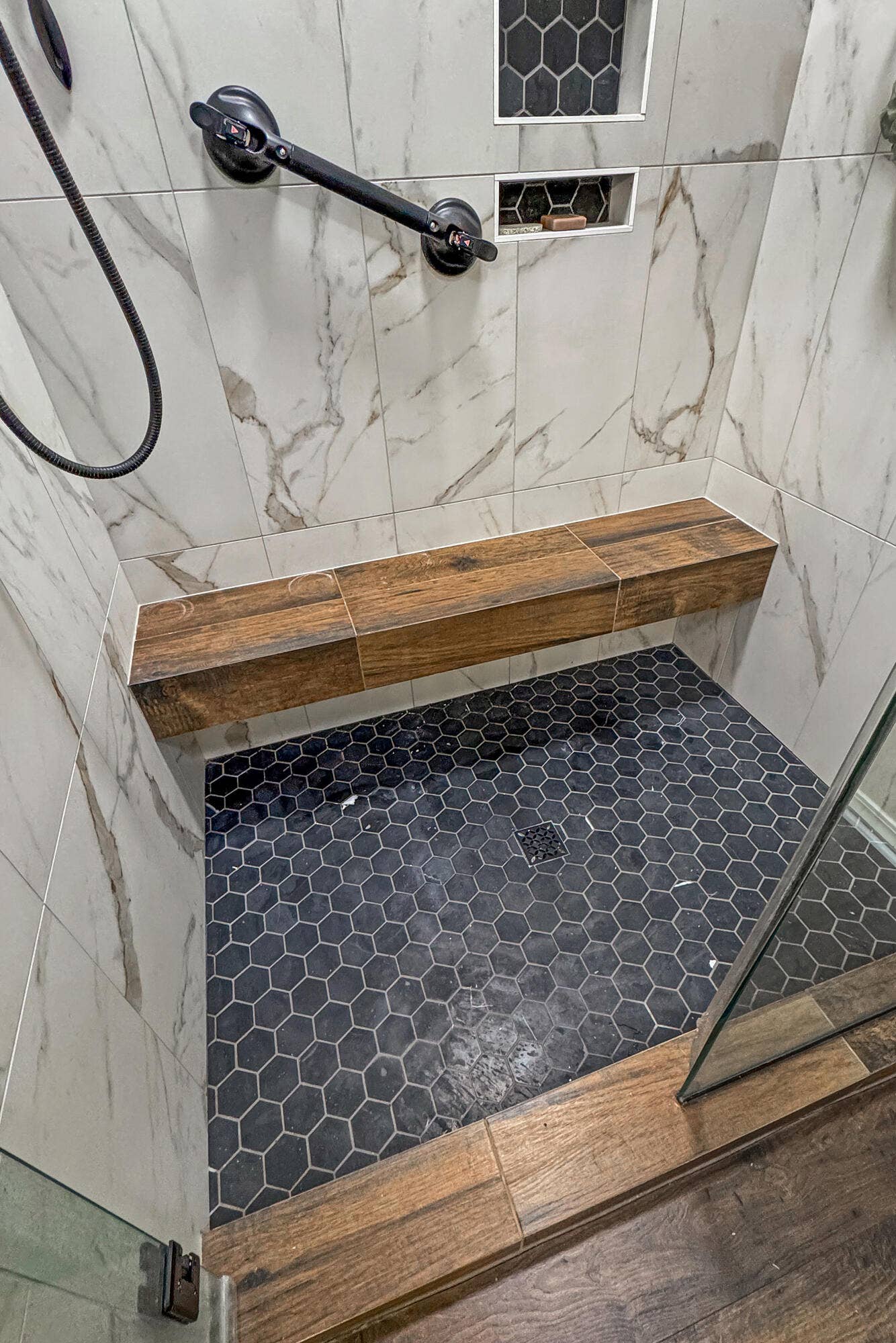 103 N Tuscany Dr Hollister Shower Seat