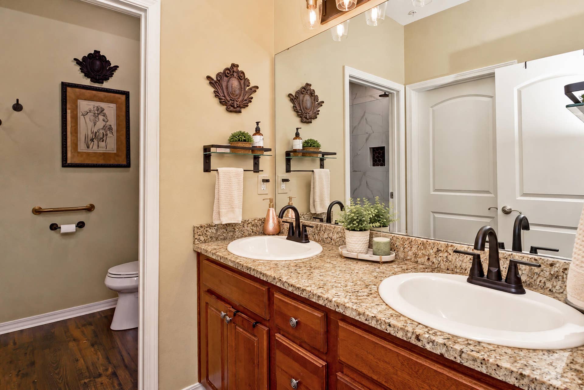 103 N Tuscany Dr Hollister Dual Sinks