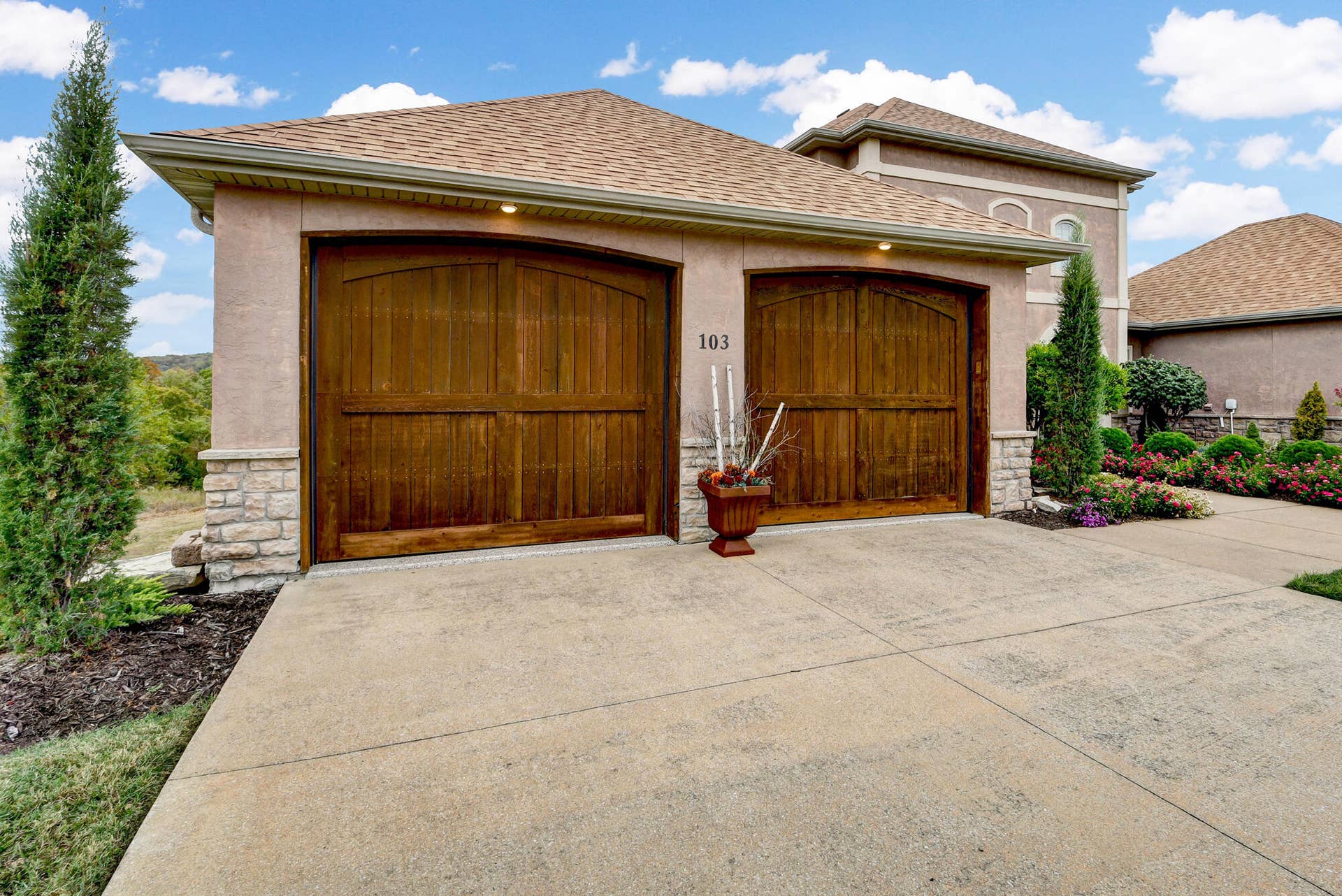103 N Tuscany Dr Hollister Double Garage