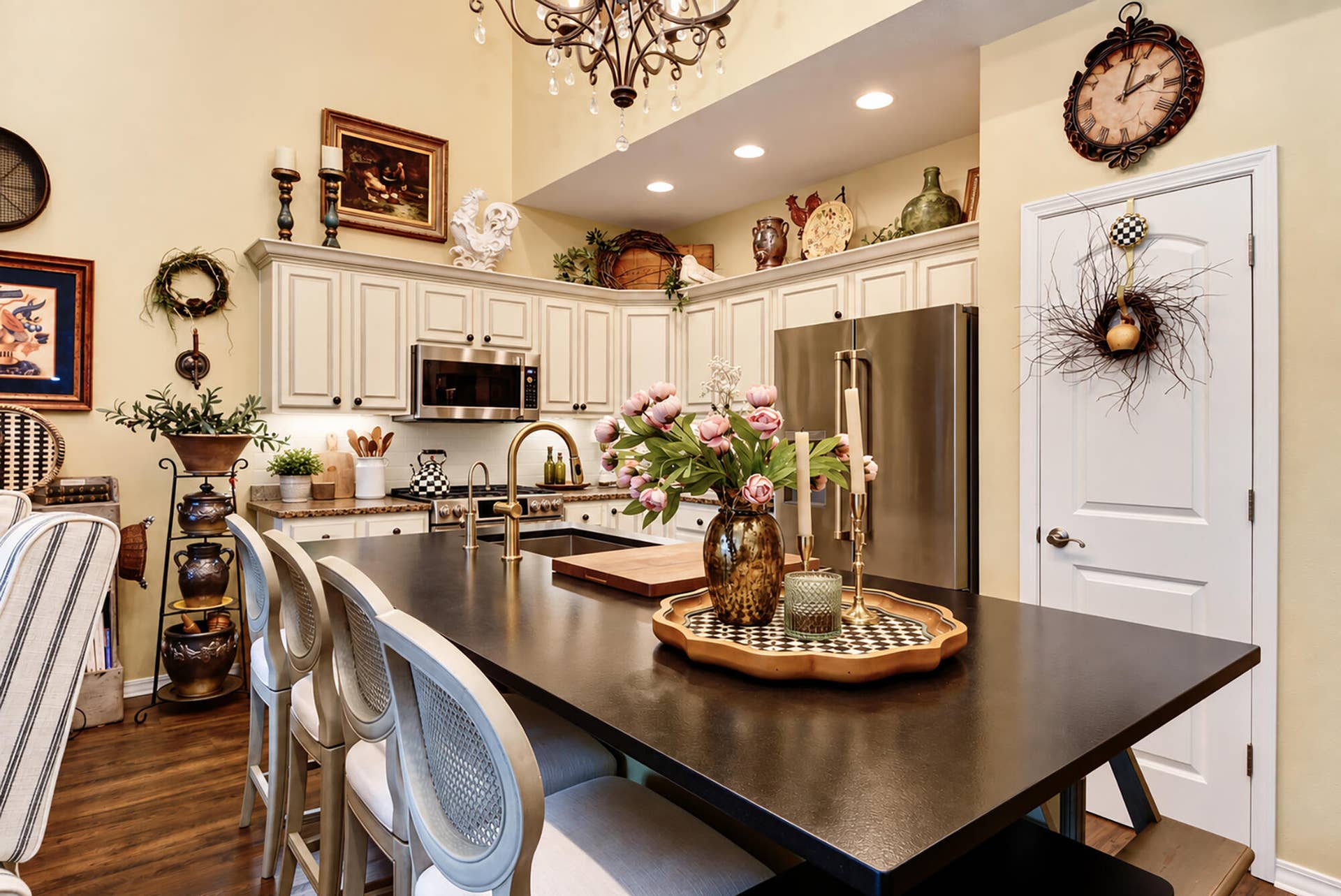 103 N Tuscany Dr Hollister Pantry