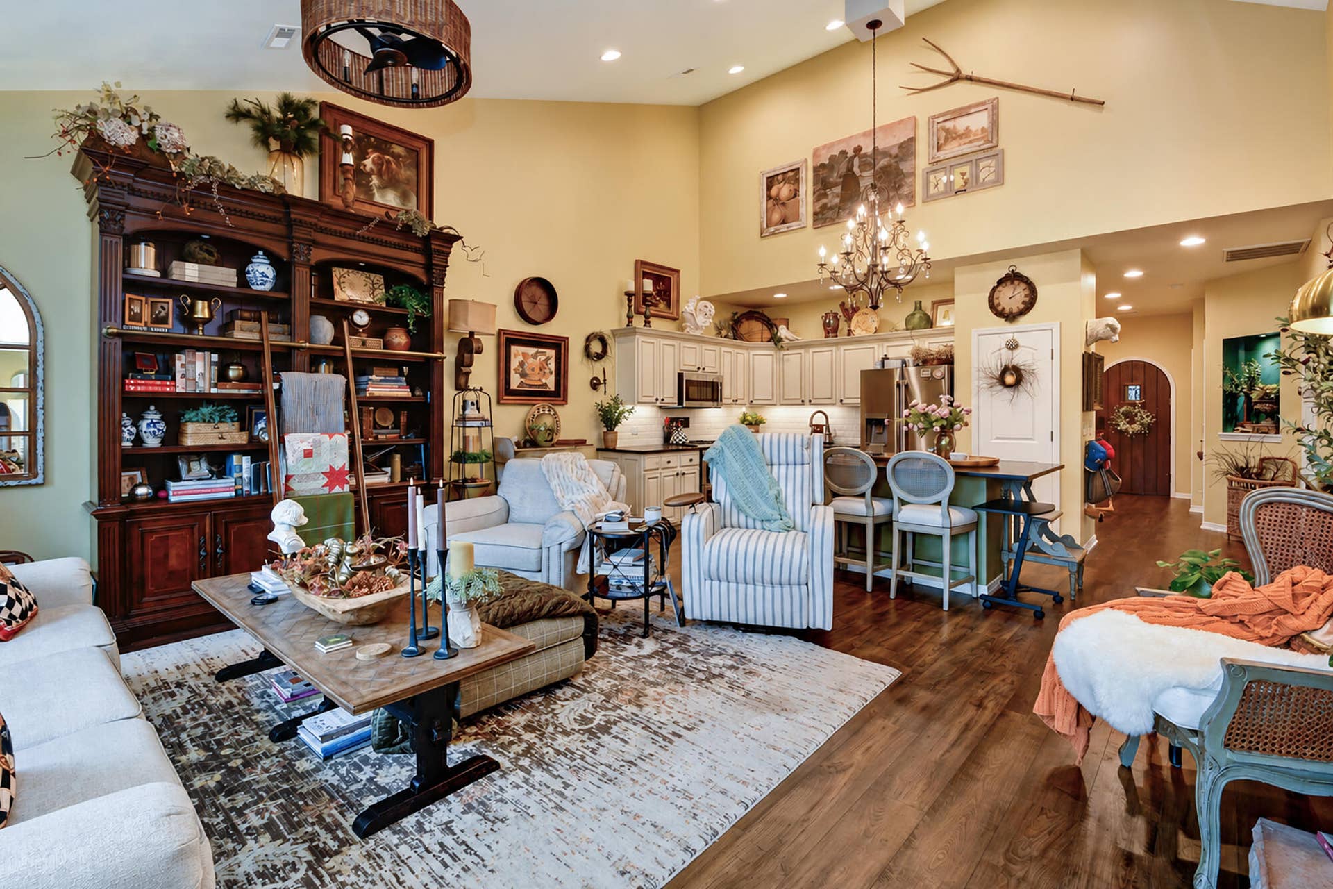 103 N Tuscany Dr Hollister Living Room