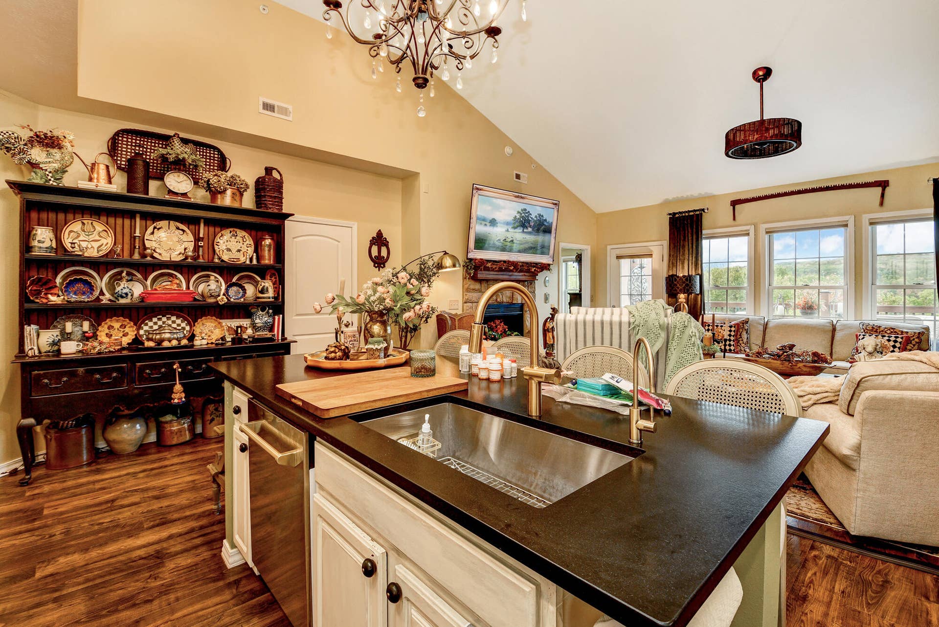103 N Tuscany Dr Hollister Vaulted