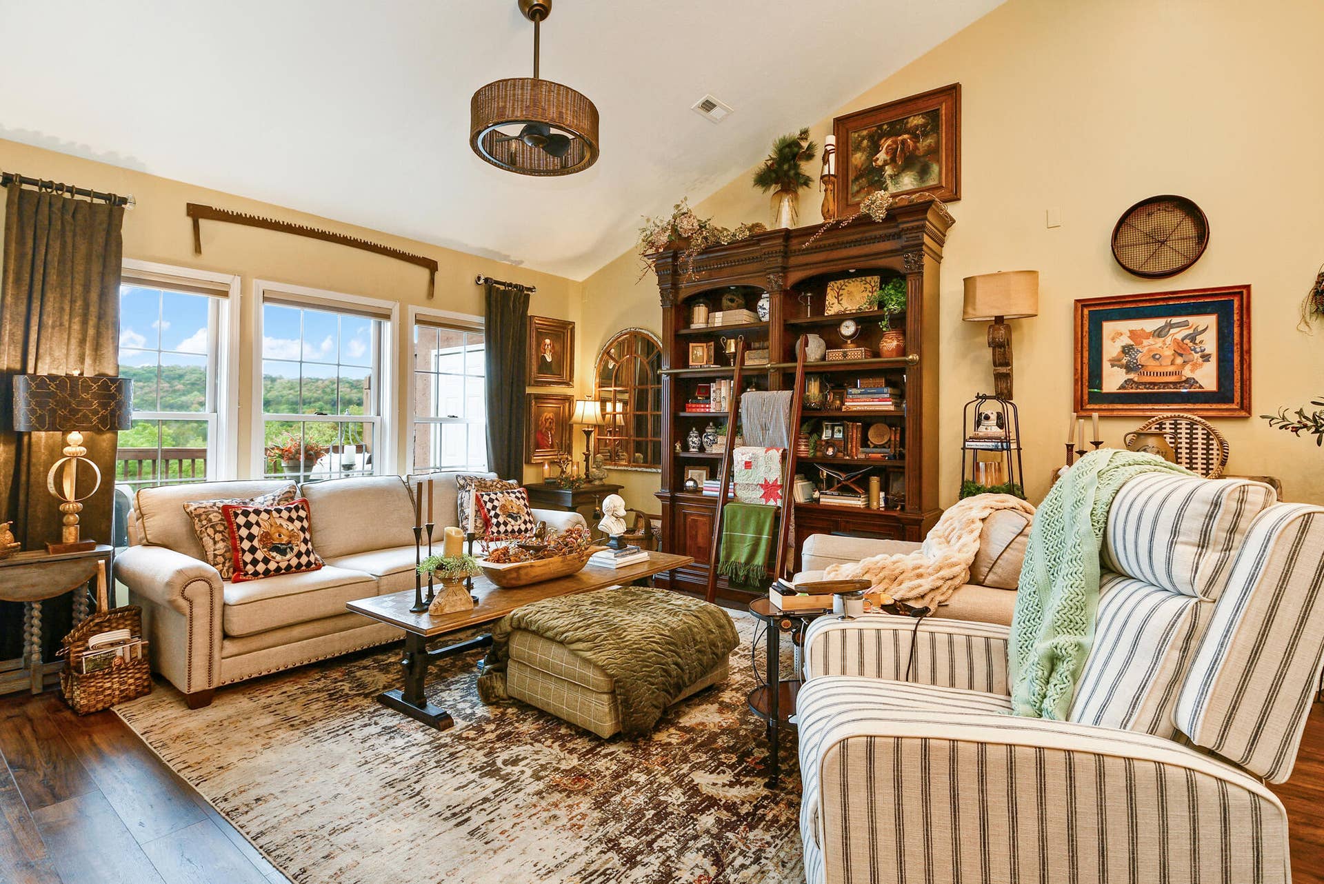 103 N Tuscany Dr Hollister Living Room