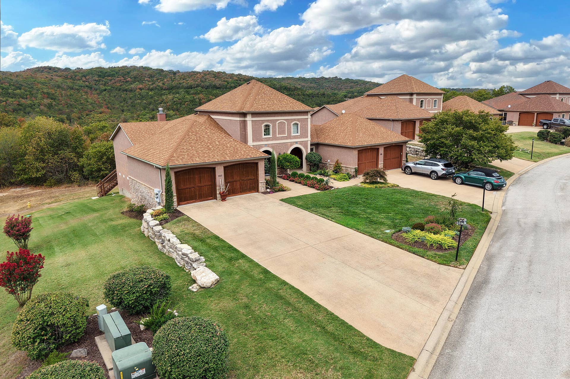 Tuscany Hollister FLAT Large Driveway