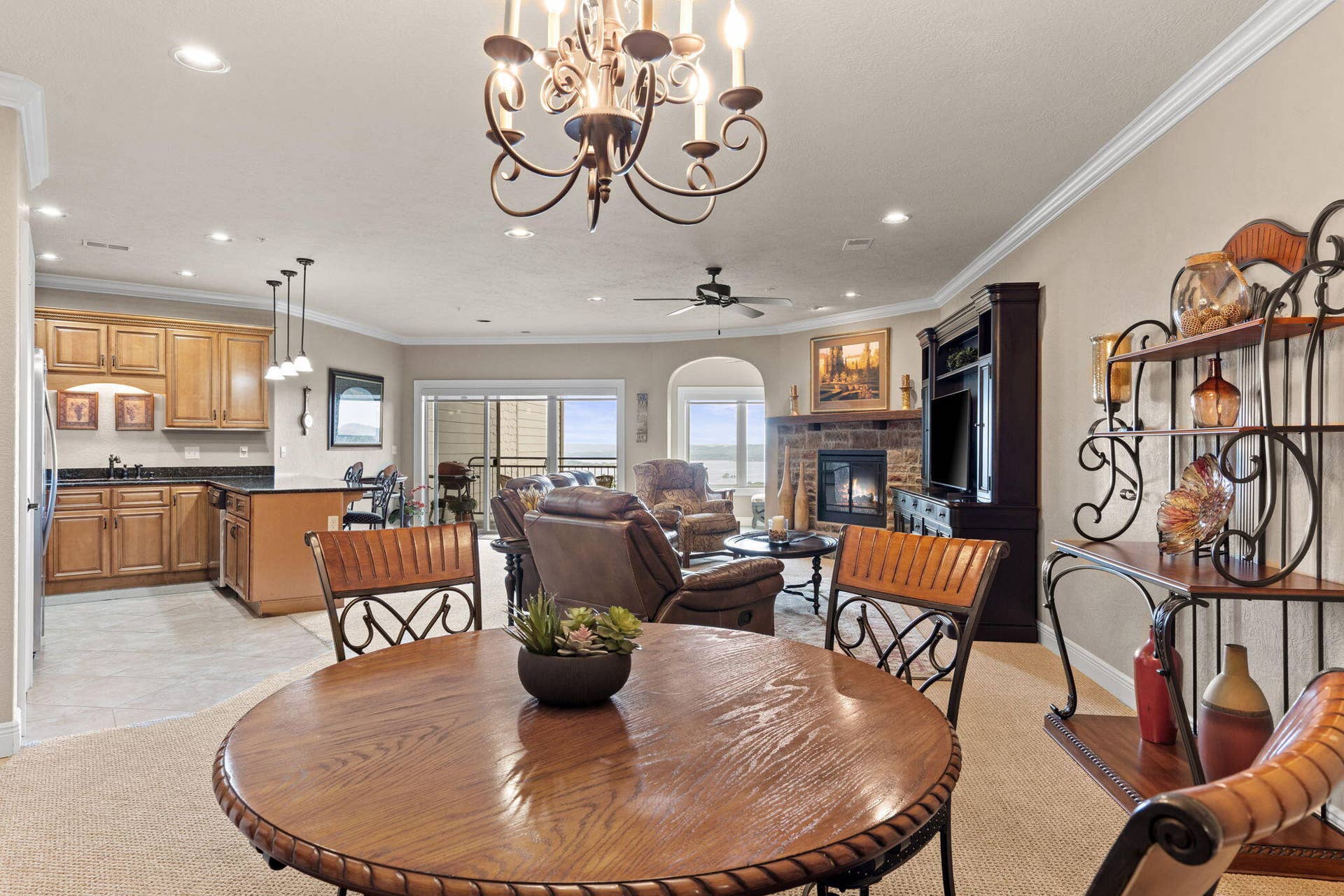 130 Royal Vista Drive, #605, Branson, MO 65616 130 Royal Vista Drive 605 (20)