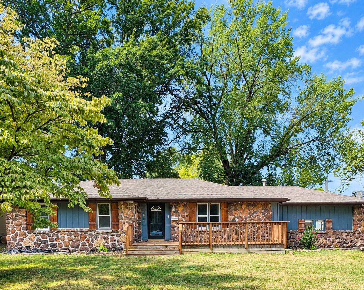 1833 S Westwood Avenue, Springfield, MO 65807 1