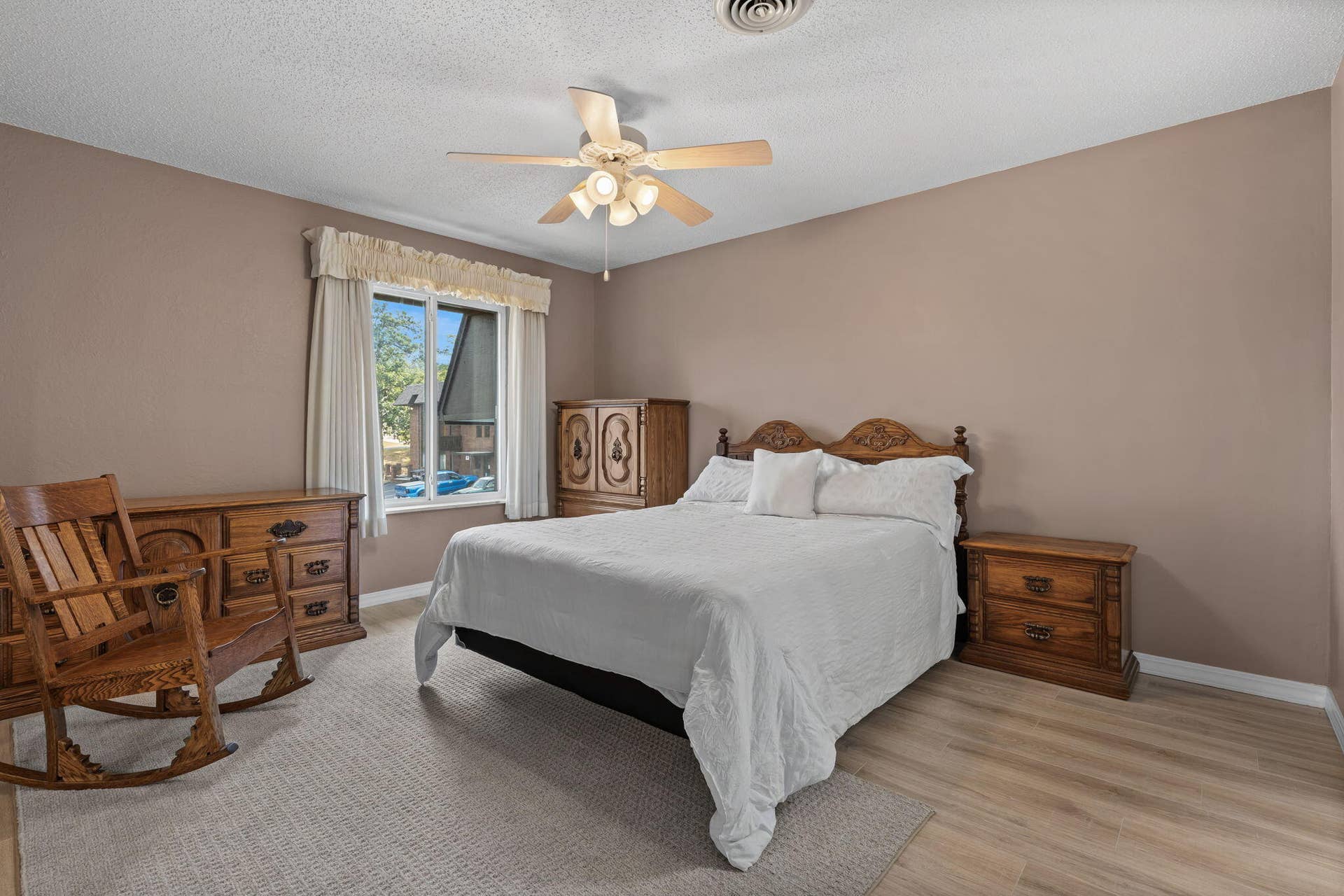 140 Wilshire Drive 45 (30)