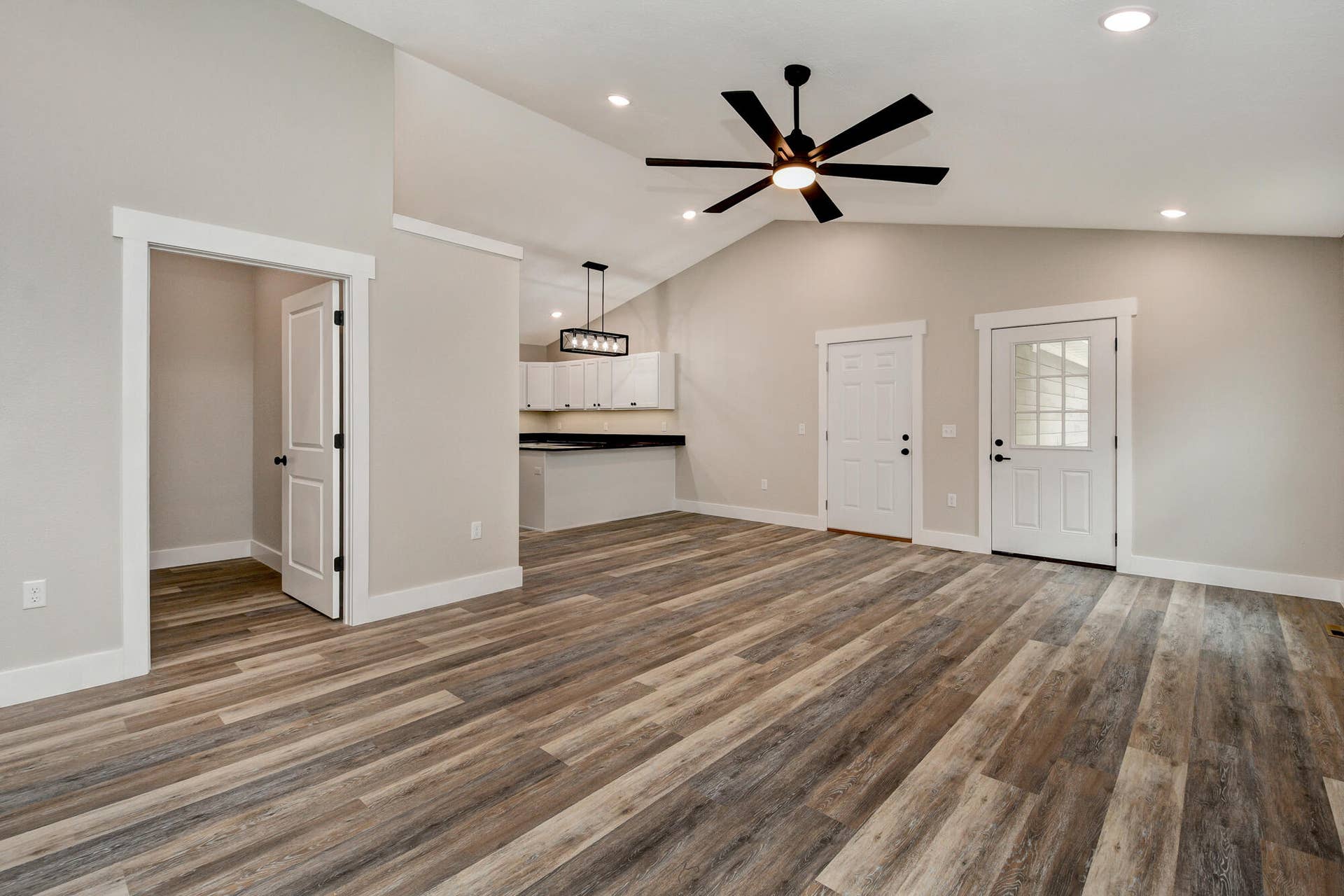 2791 Maple Street, Hollister, MO 65672 2791 Maple Hollister Living Open Concept