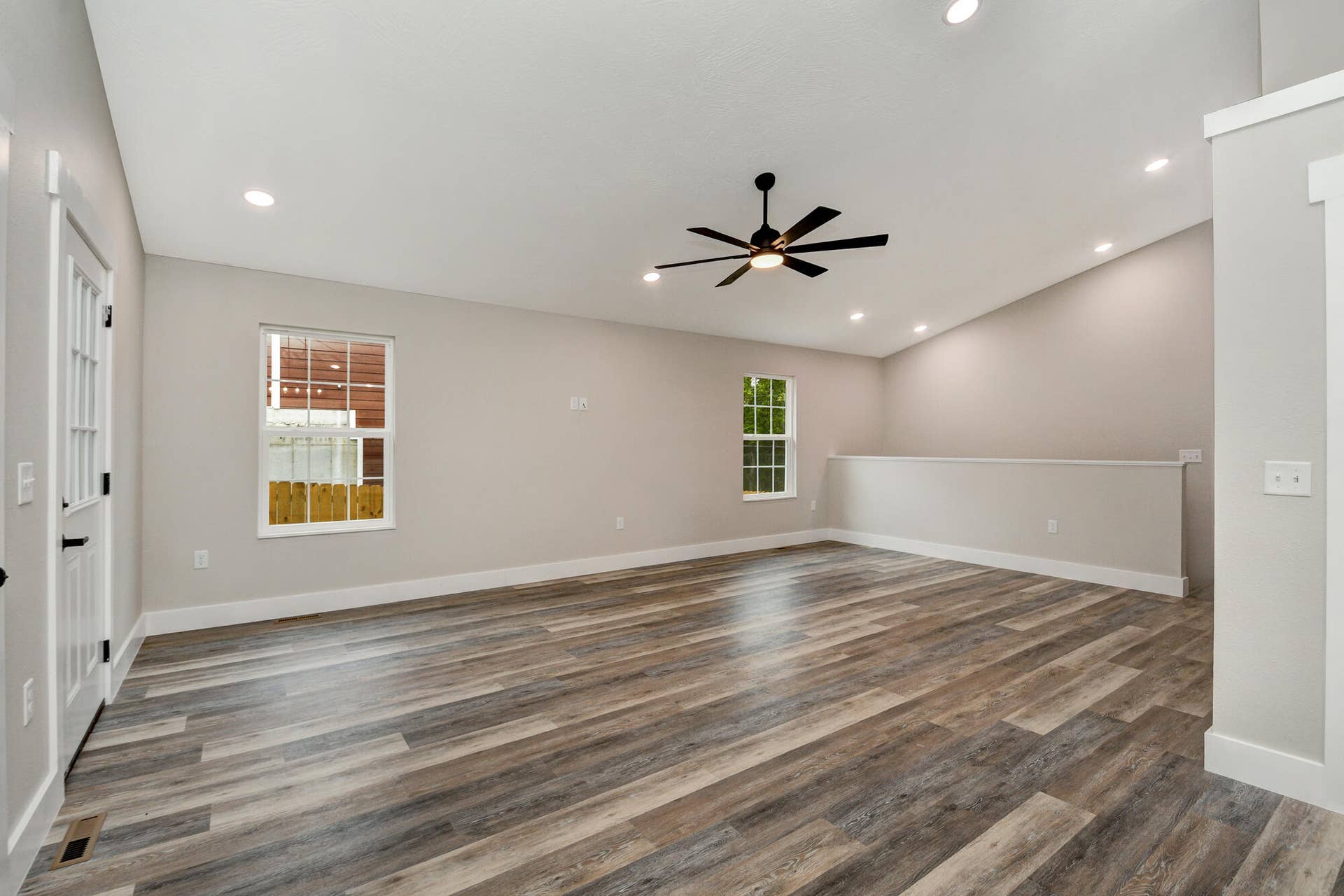 2791 Maple Street, Hollister, MO 65672 2791 Maple St Hollister Living Room