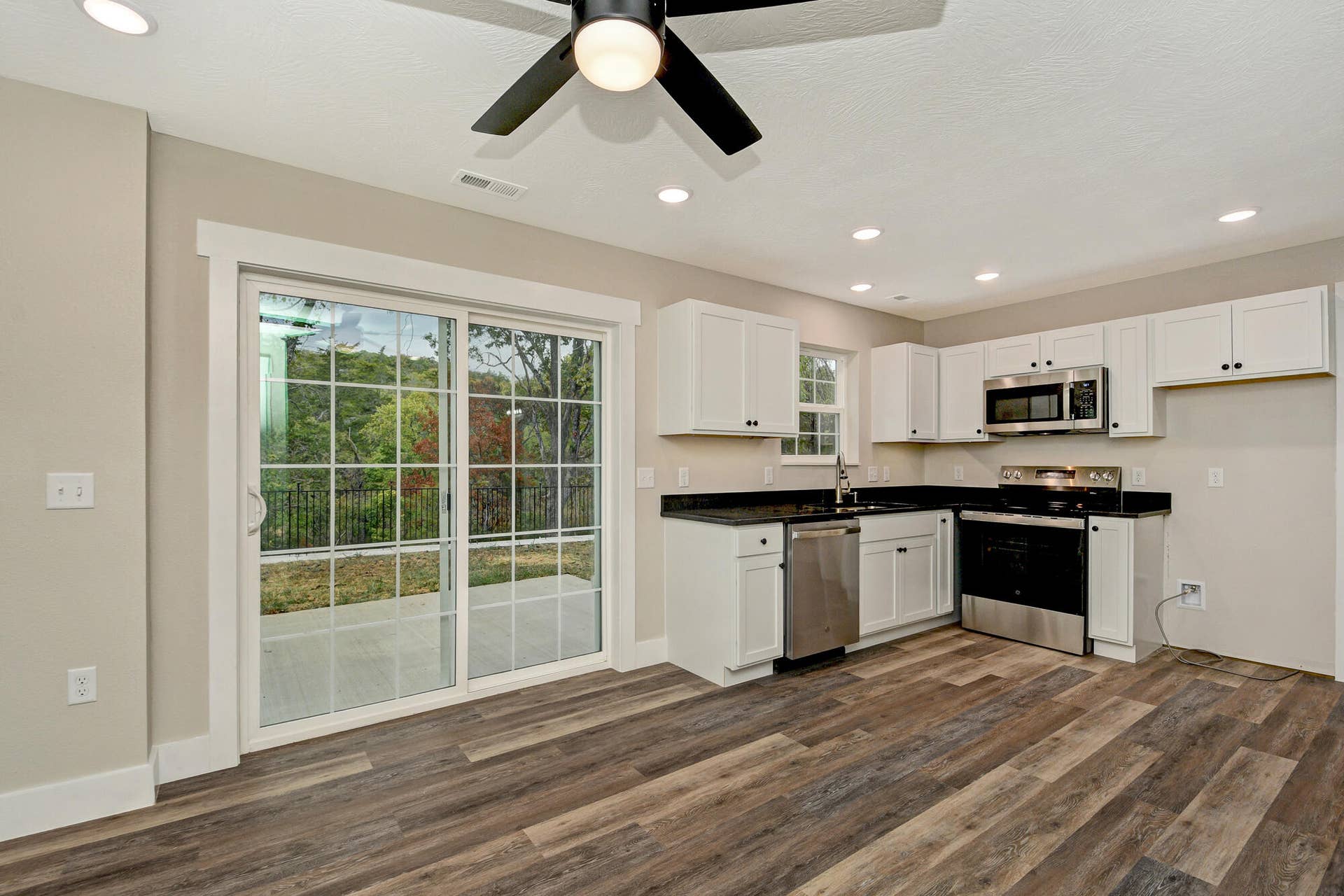2791 Maple Street, Hollister, MO 65672 2nd Kitchen and Patio