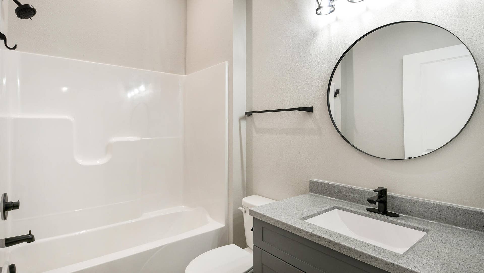 2791 Maple Street, Hollister, MO 65672 Bathroom 2