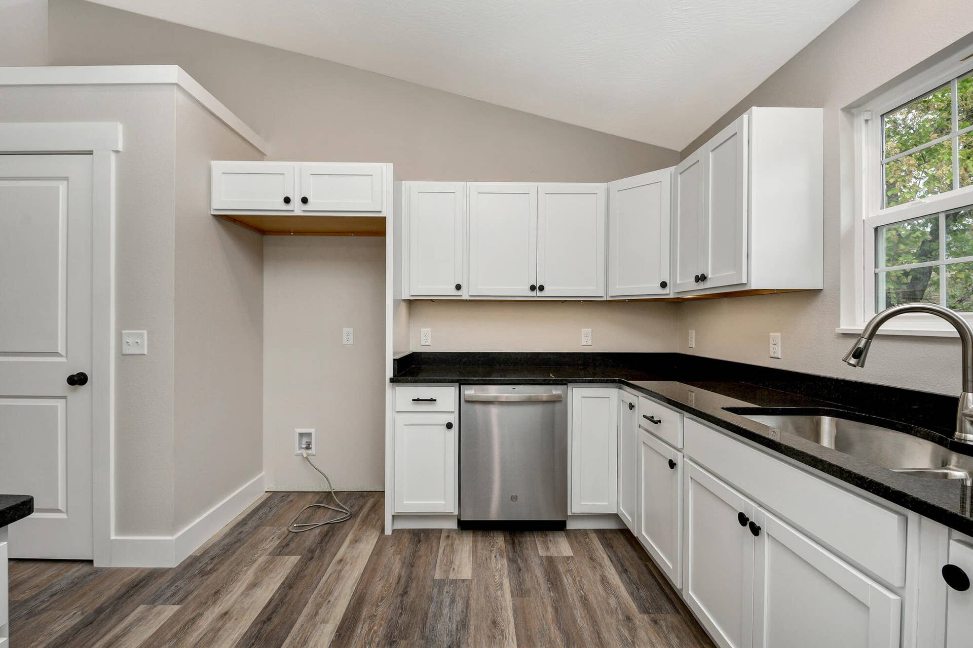 2791 Maple Street, Hollister, MO 65672 2791 Maple St Hollister Kitchen
