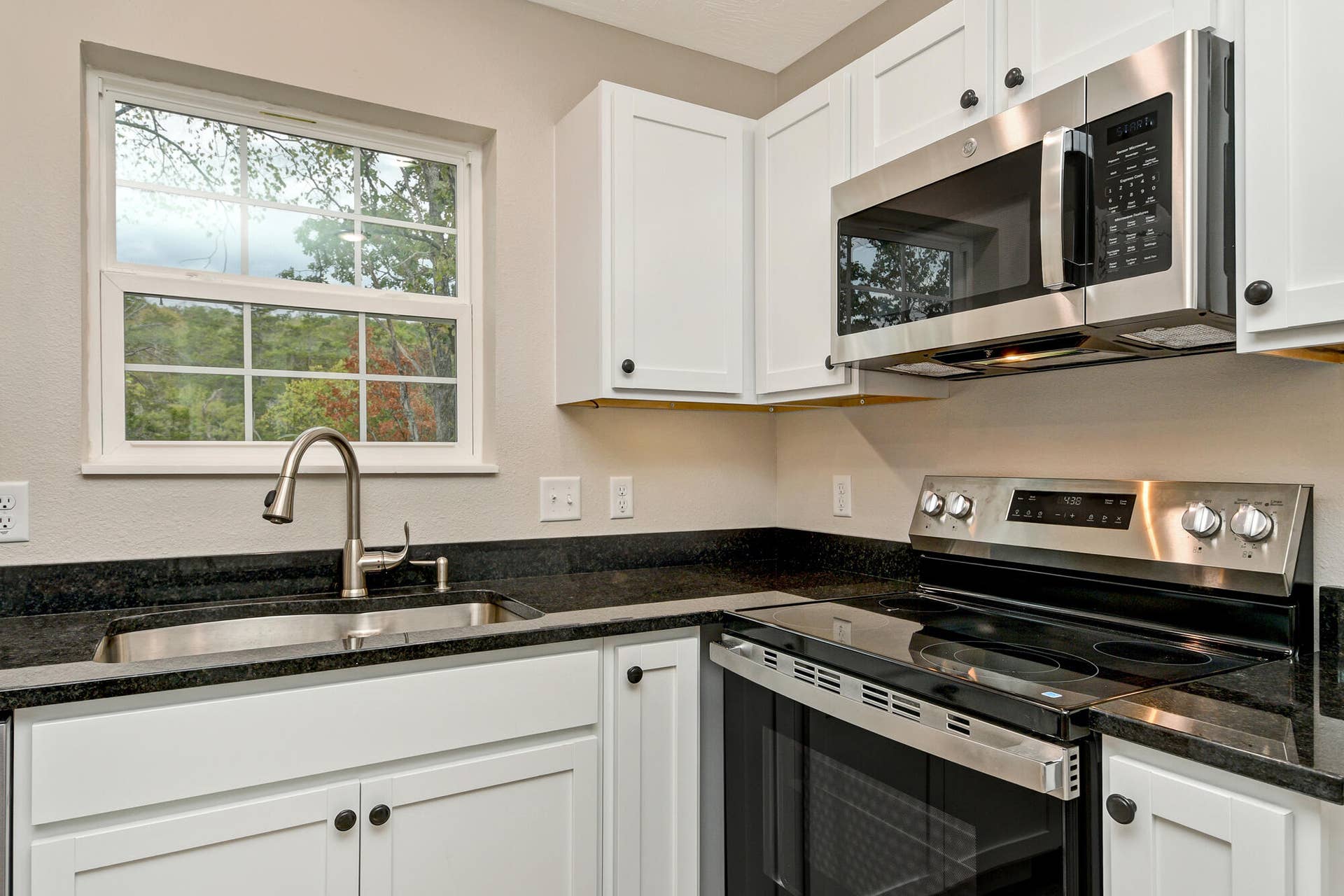 2791 Maple Street, Hollister, MO 65672 Kitchen appliances