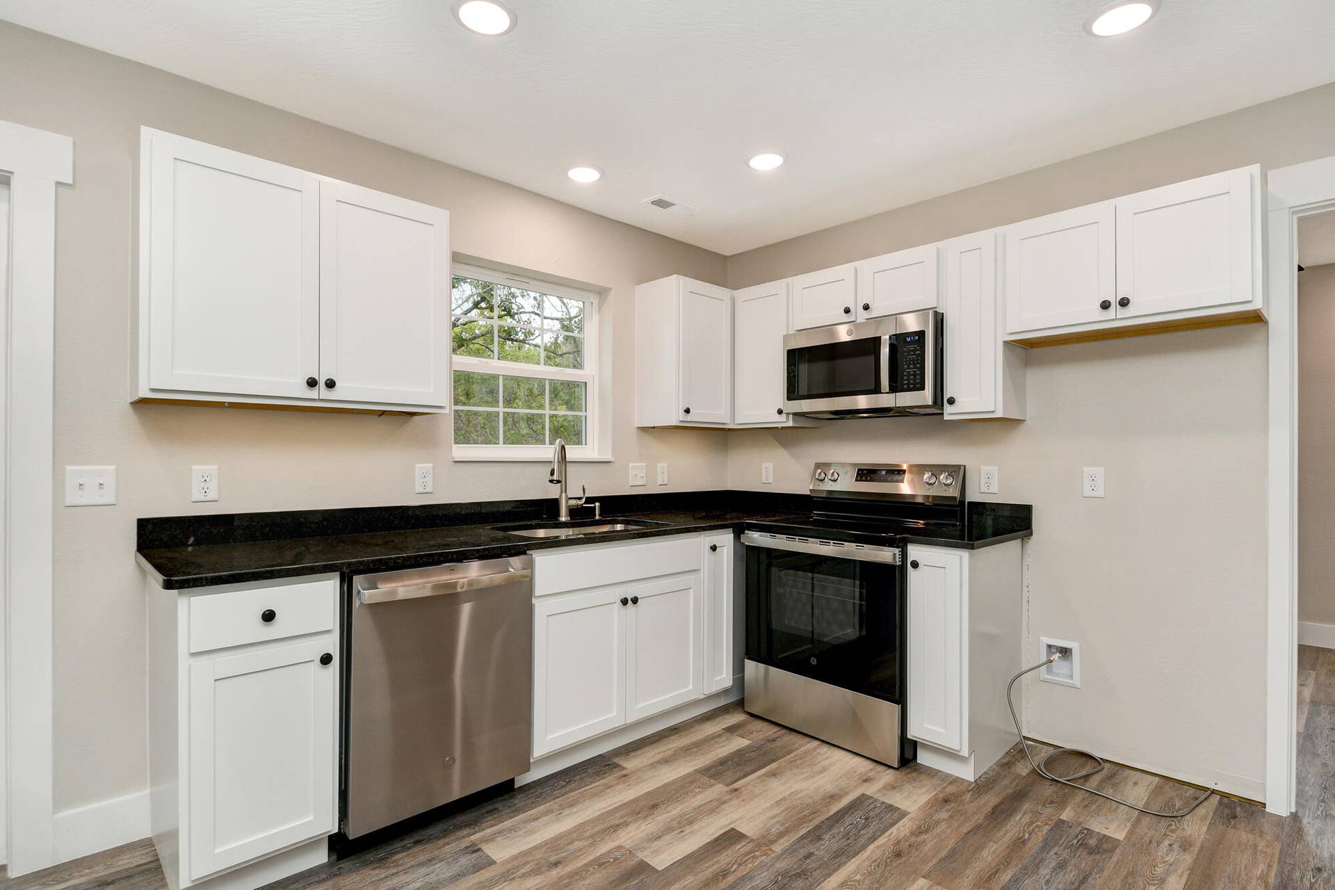 2791 Maple Street, Hollister, MO 65672 Lower Level Kitchen with dishwasher
