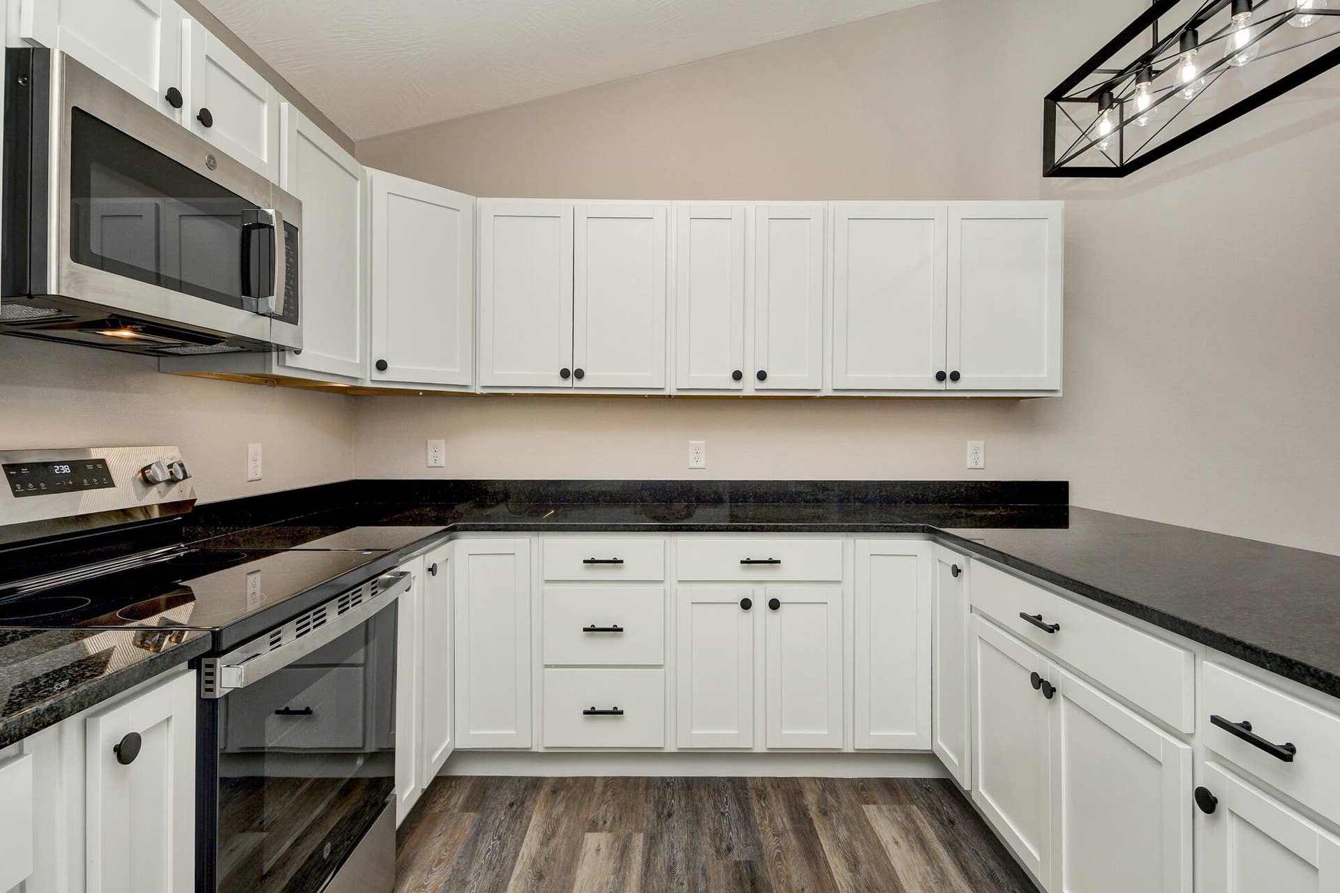 2791 Maple Street, Hollister, MO 65672 2791 Maple St Hollister Large Kitchen