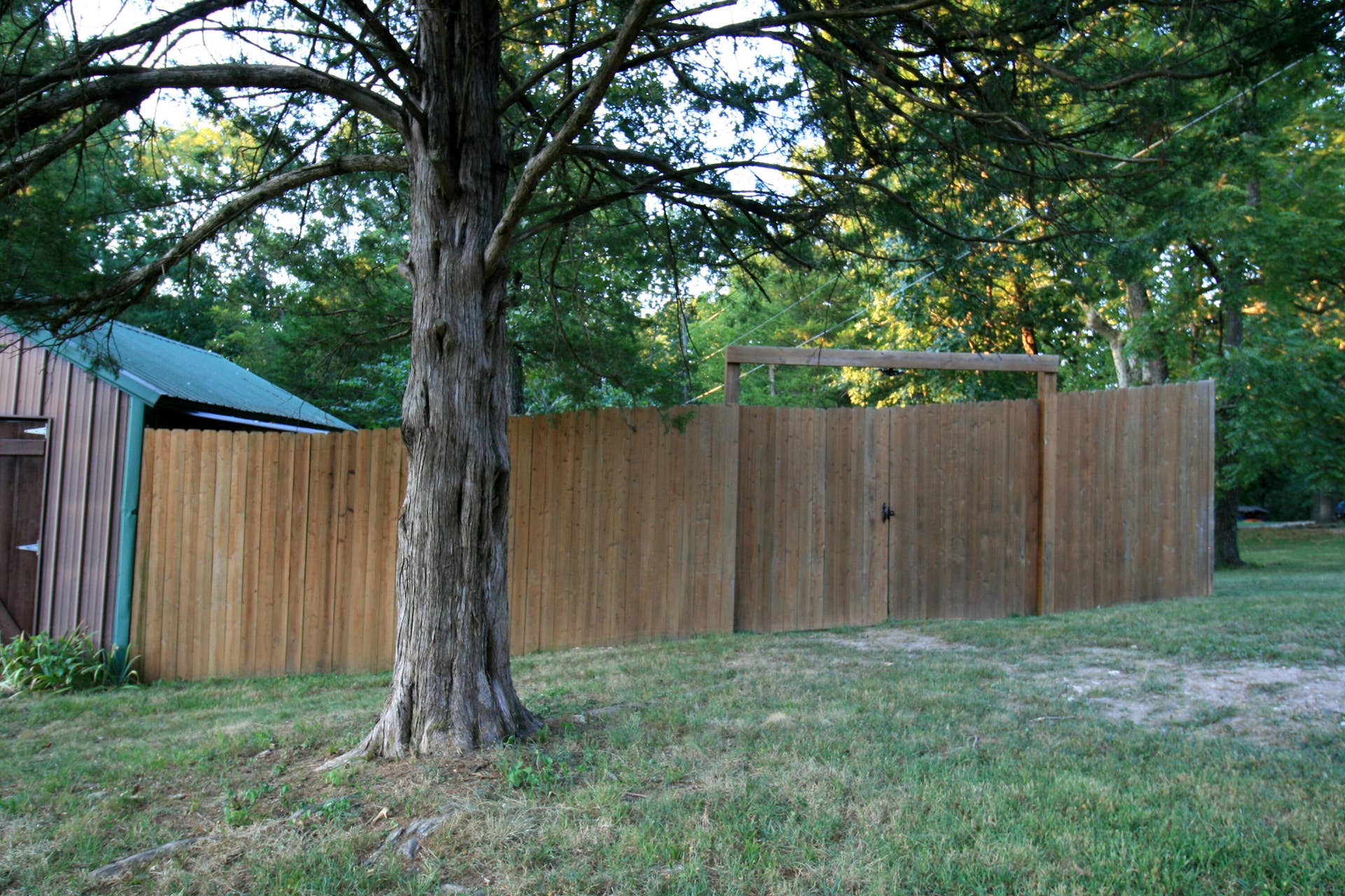 1446 S Oak Hill Court, Nixa, MO 65714 eleven ft double gate to back yard