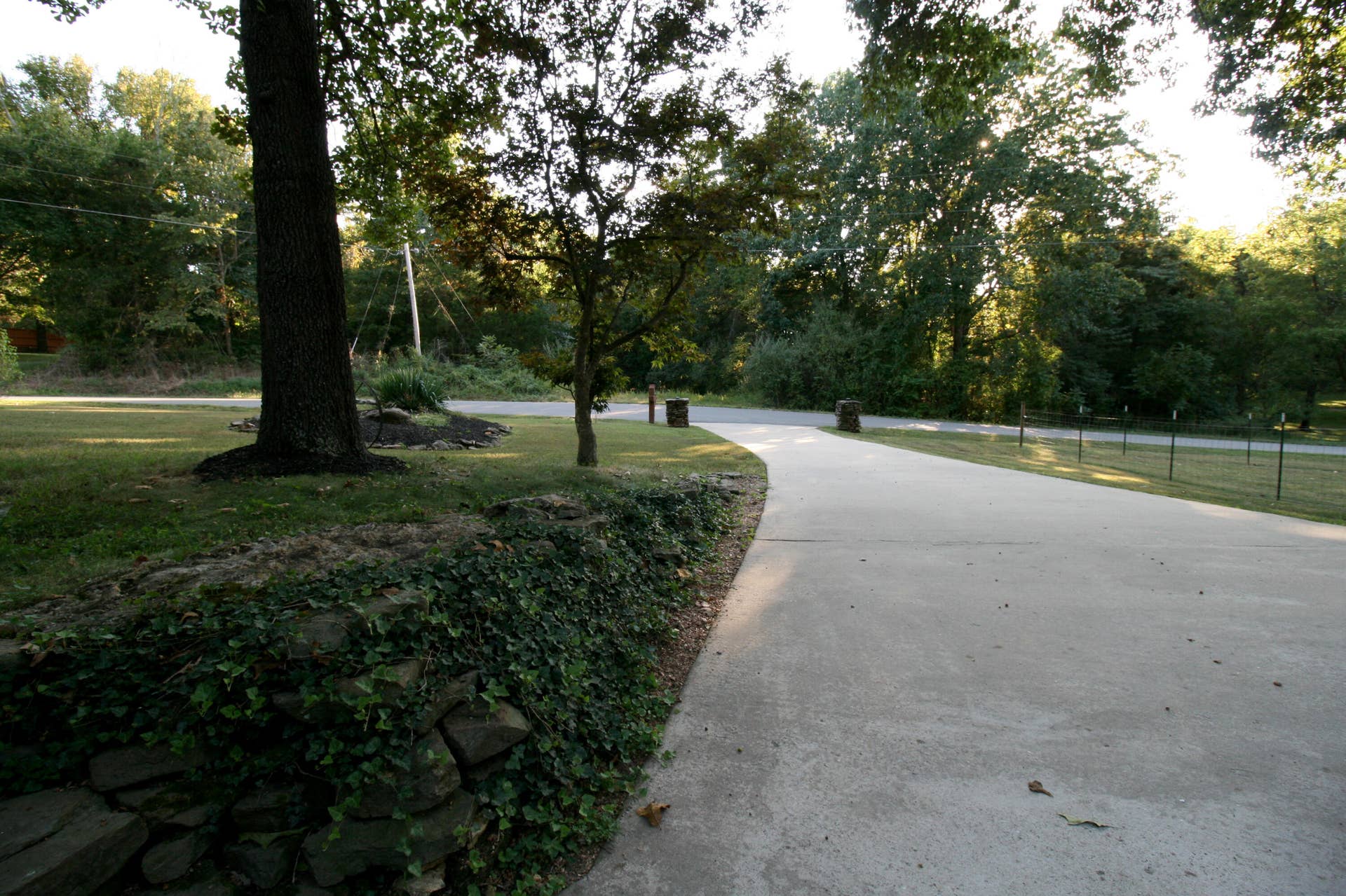 1446 S Oak Hill Court, Nixa, MO 65714 driveway