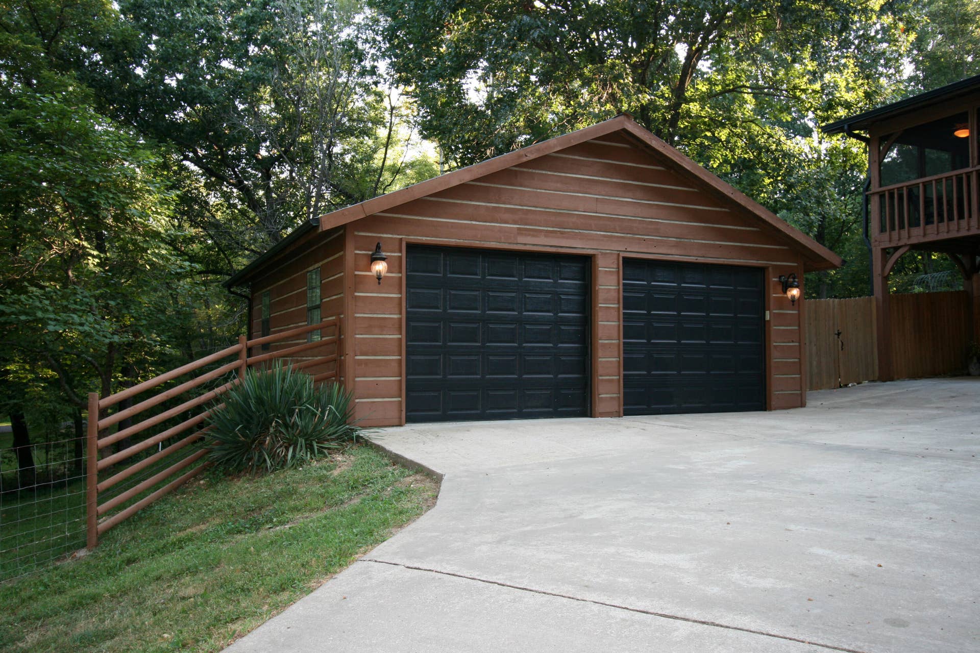 1446 S Oak Hill Court, Nixa, MO 65714 big garage with concrete and electric