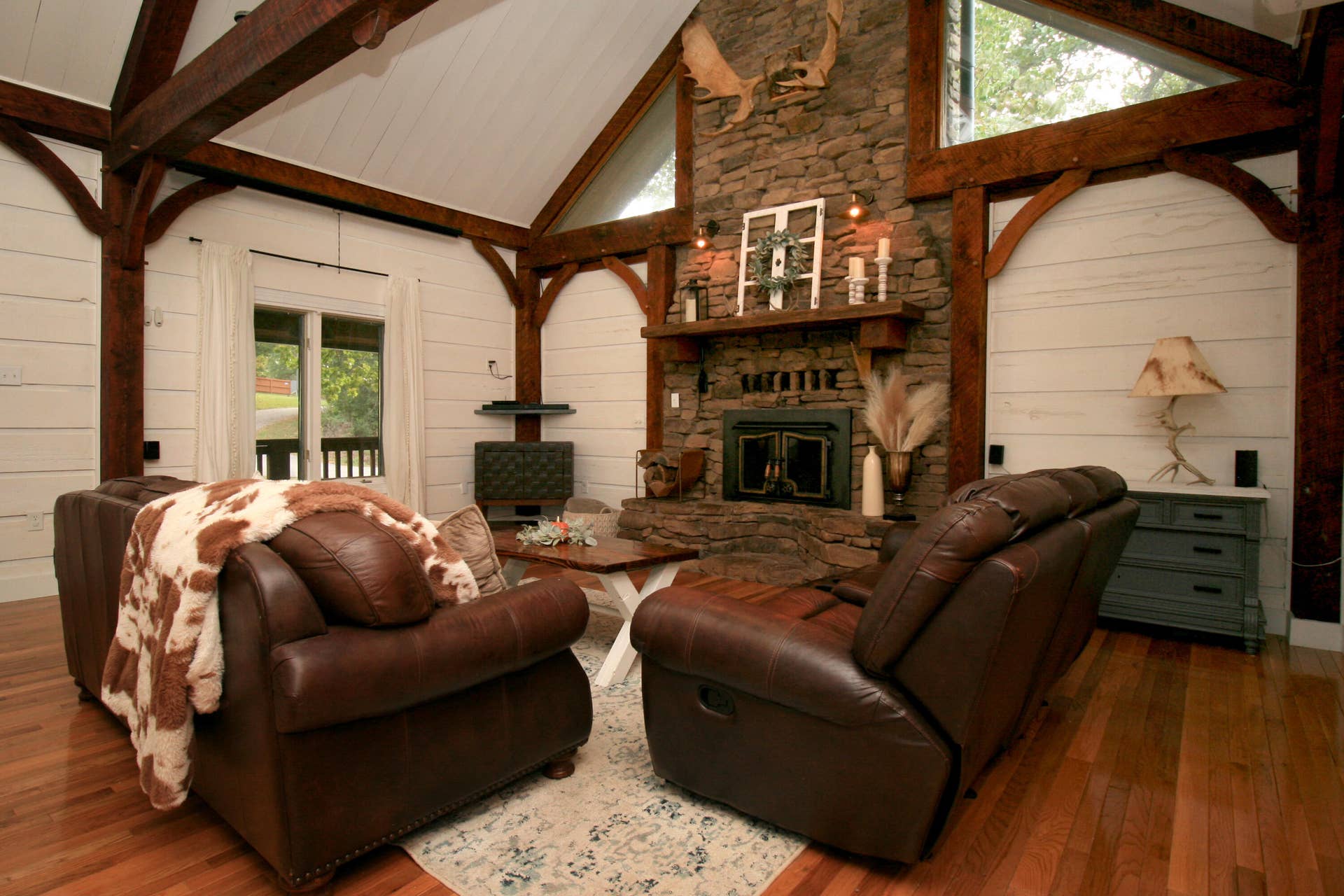 1446 S Oak Hill Court, Nixa, MO 65714 livingroom