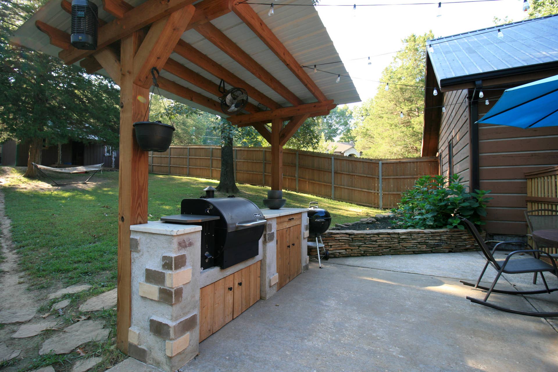 1446 S Oak Hill Court, Nixa, MO 65714 patio smoker station