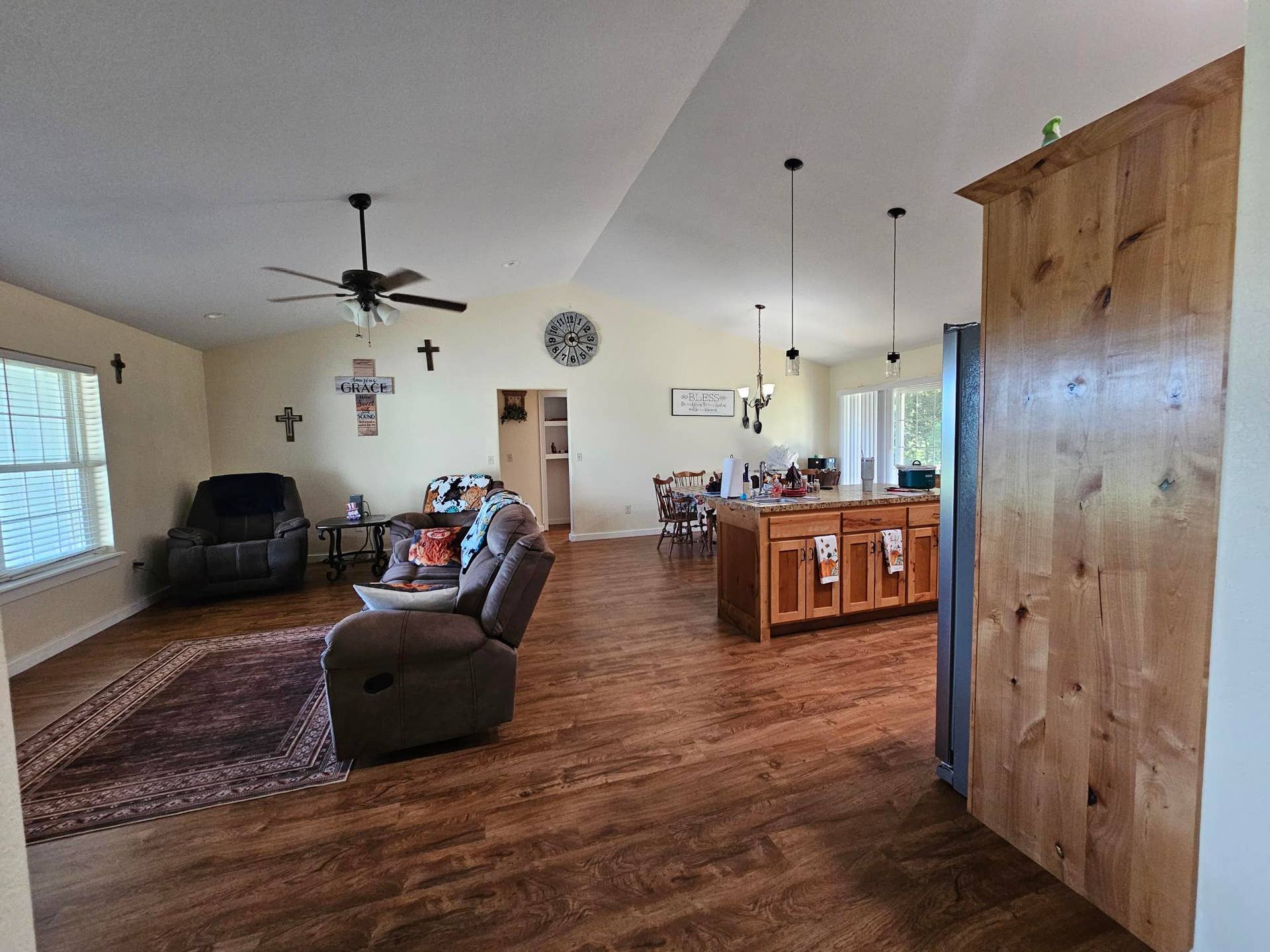 205 Franklin Road, Anderson, MO 64831 tomlinson pic-a liv rm