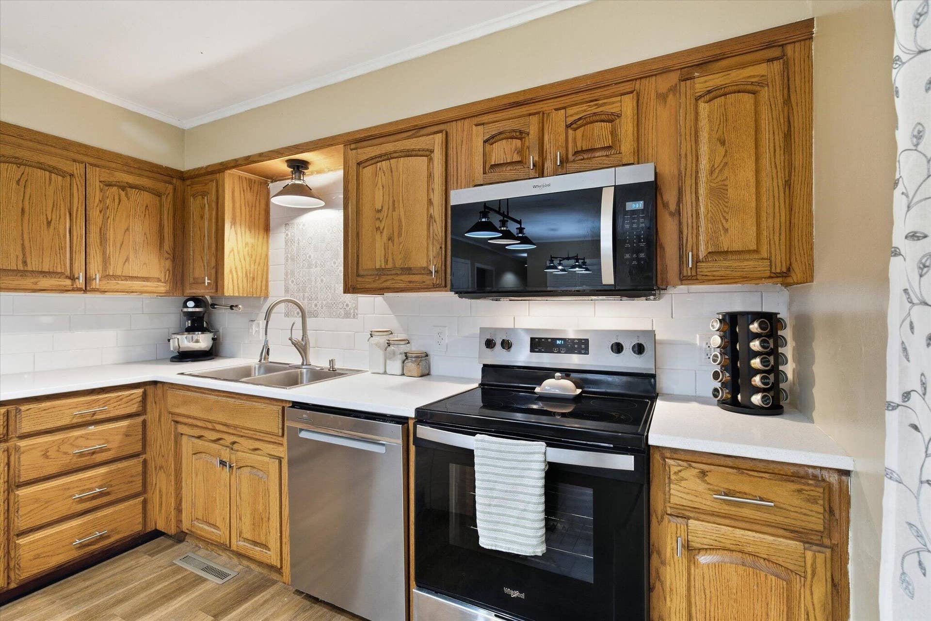 1728 N Oak Grove Avenue, Springfield, MO 65803 17-IMG_5366