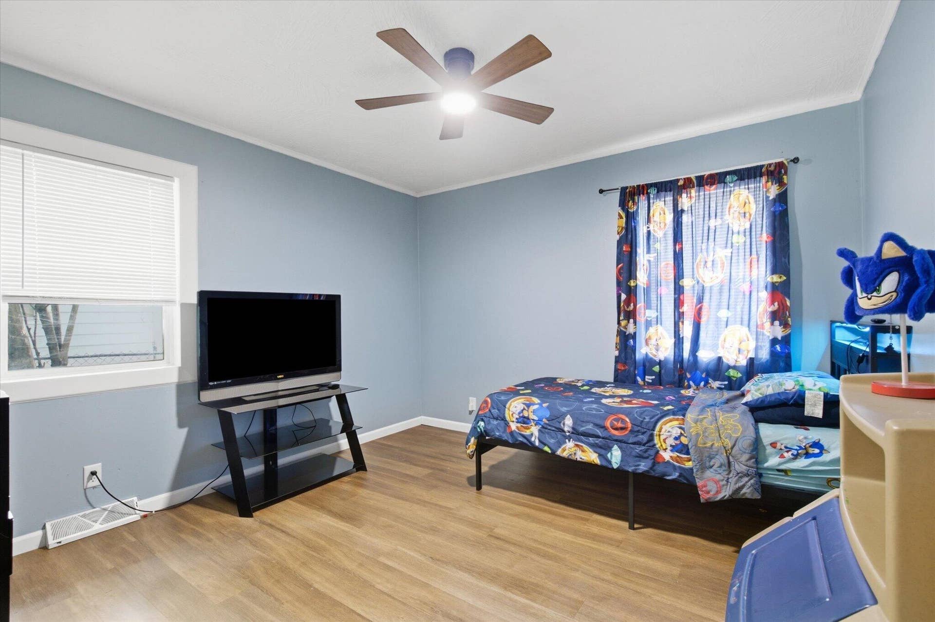 1728 N Oak Grove Avenue, Springfield, MO 65803 22-IMG_5381_with_tv