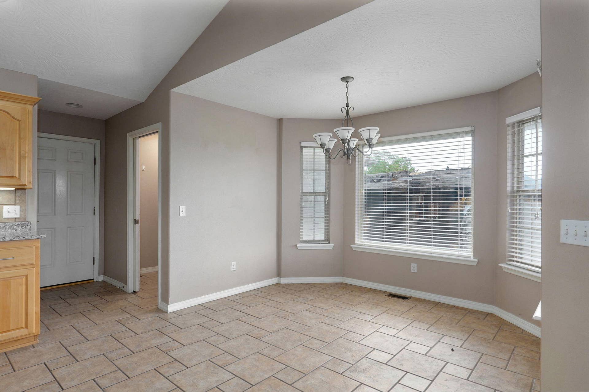 3582 N Thistlewood Court, Springfield, MO 65803 3582 N Thistlewood Ct-14