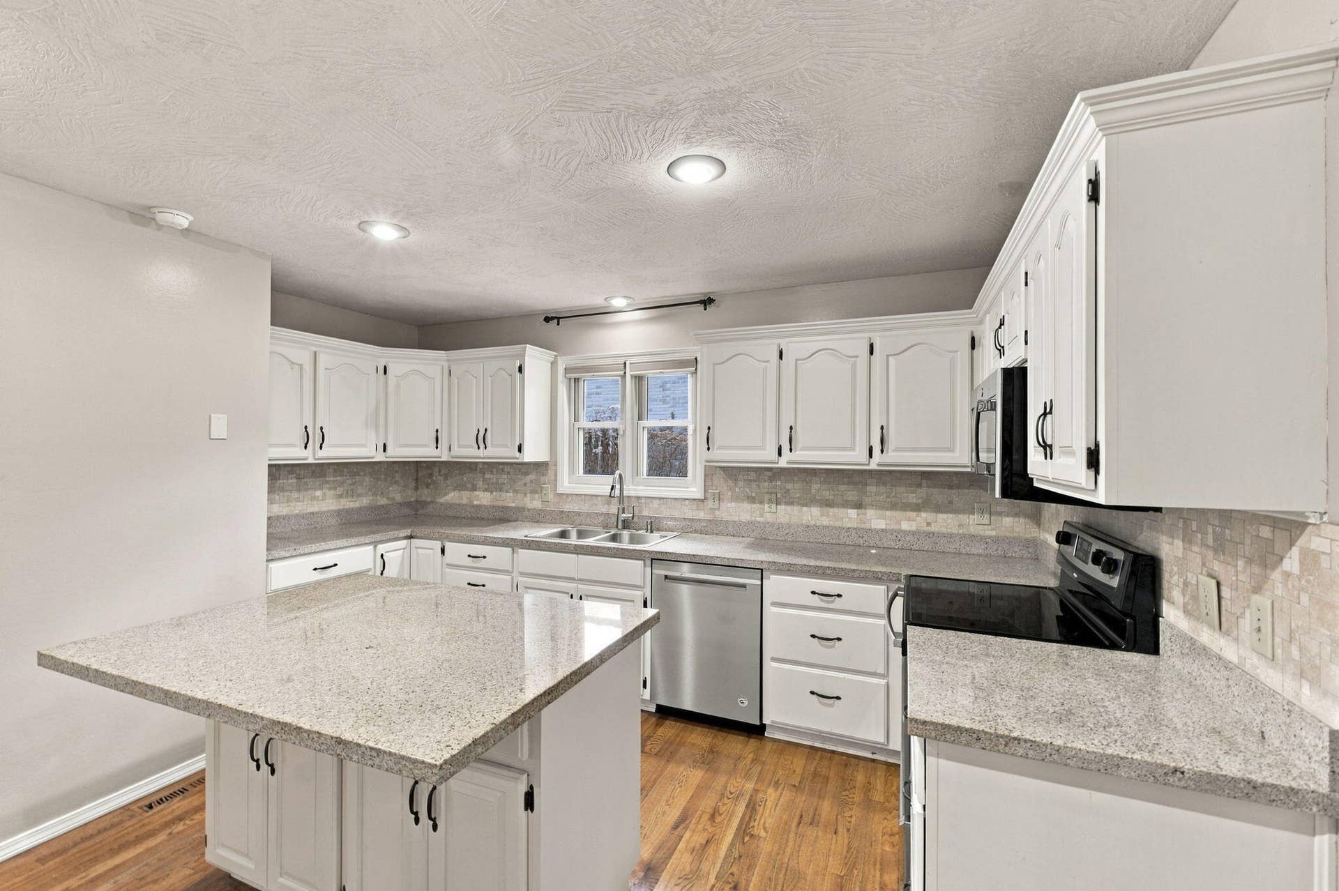 7-web-or-mls-20261002-20261002-DSC00167