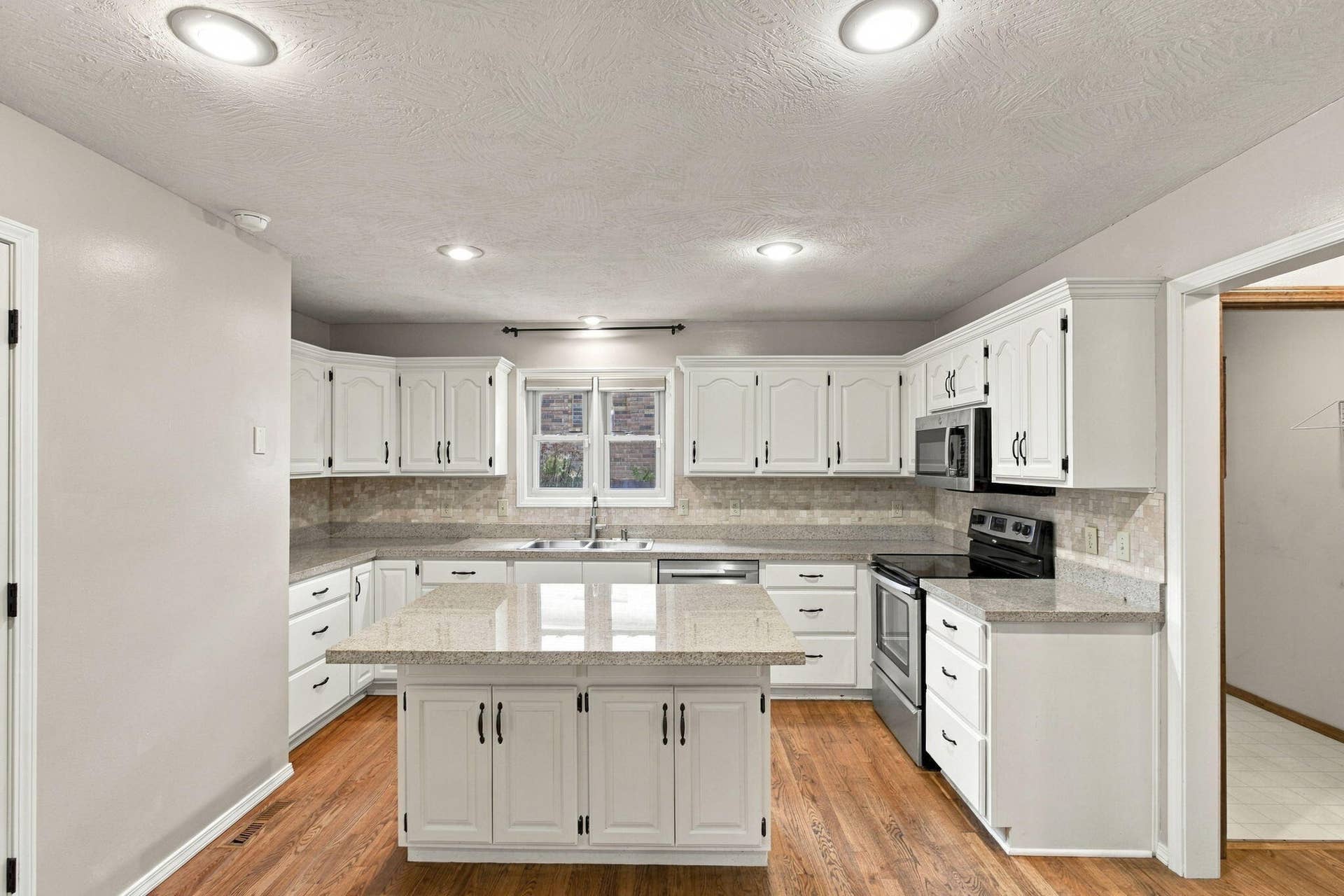 6-web-or-mls-20261002-20261002-DSC00158