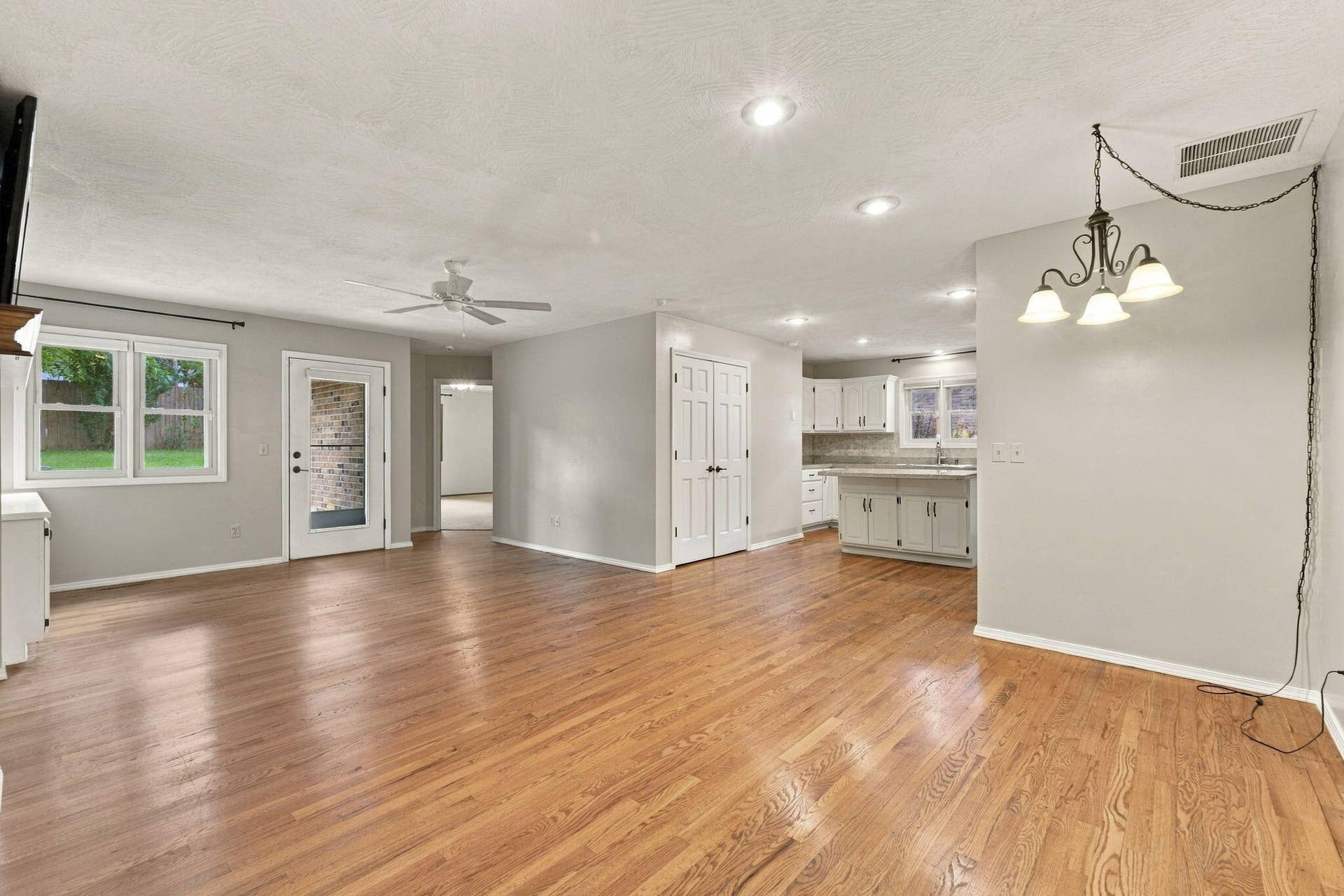 4-web-or-mls-20261002-20261002-DSC00113