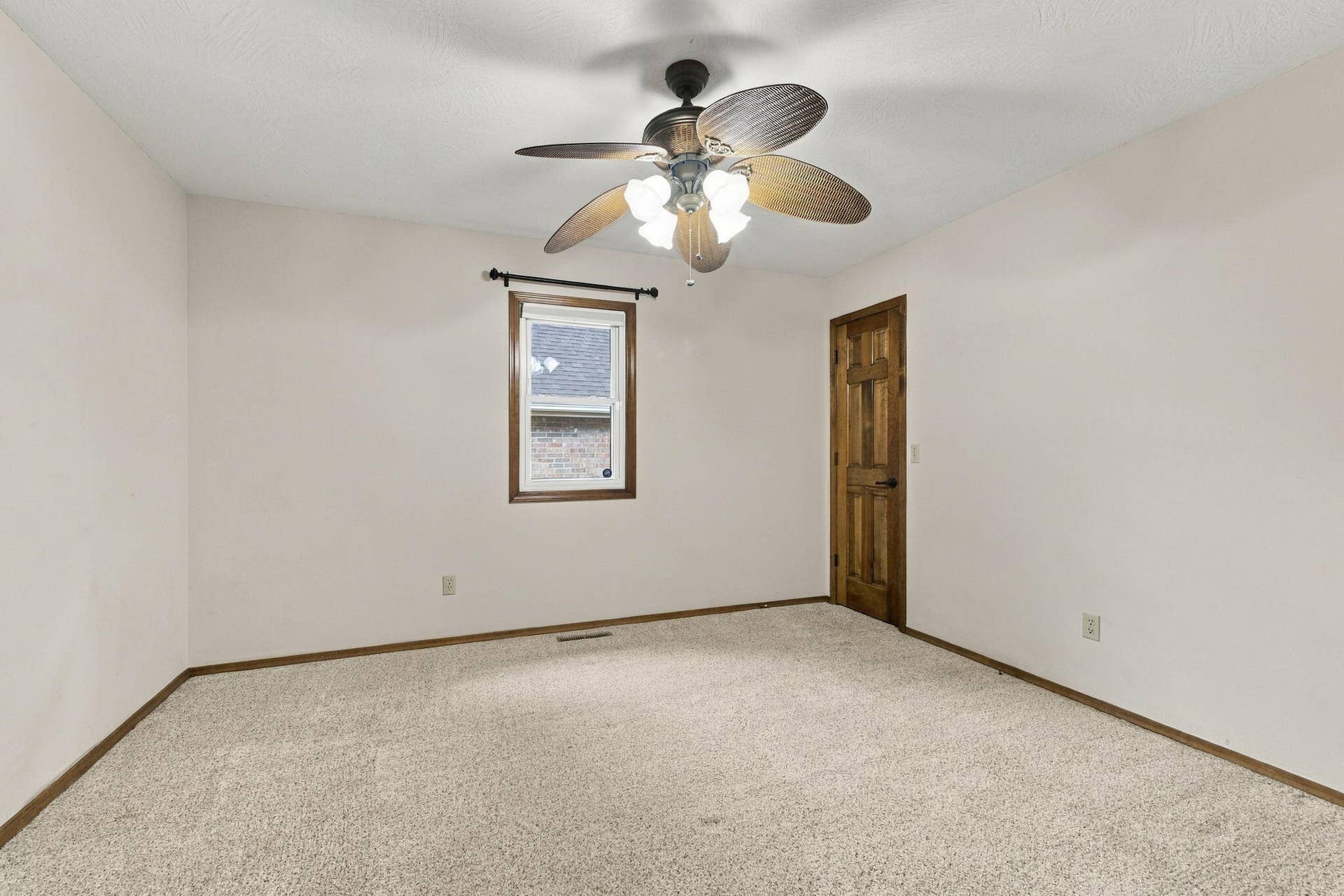 12-web-or-mls-20261002-20261002-DSC00092