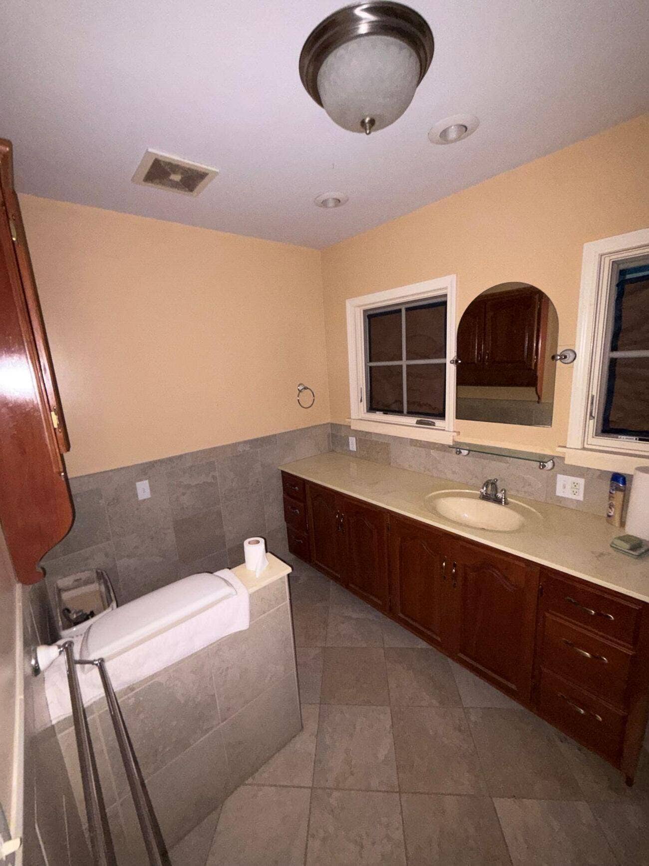 2468 S Brentwood Boulevard, Springfield, MO 65804 Bath