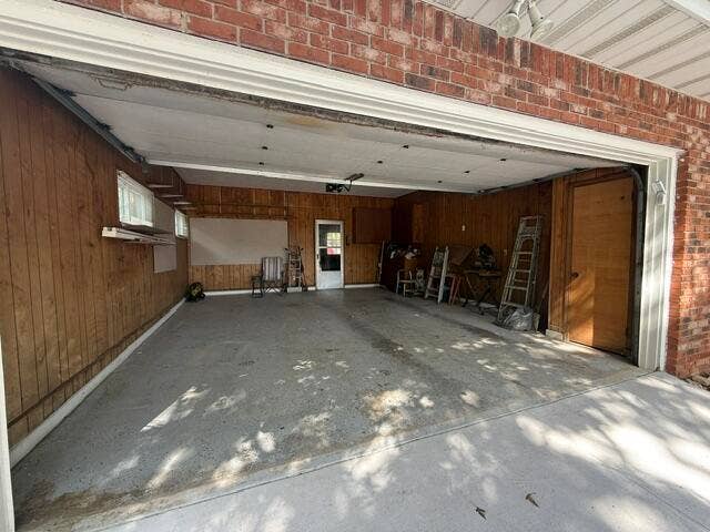 811 Richards Drive, Mountain Grove, MO 65711 MG298-GarageMain