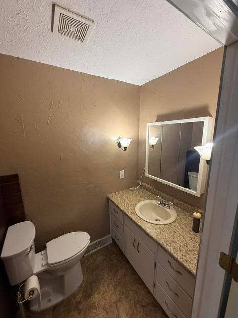 811 Richards Drive, Mountain Grove, MO 65711 MG298-Masterbath