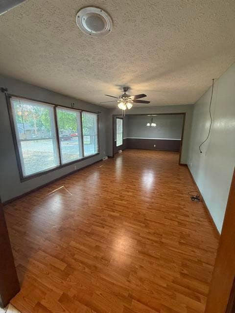811 Richards Drive, Mountain Grove, MO 65711 MG298-LivRm.