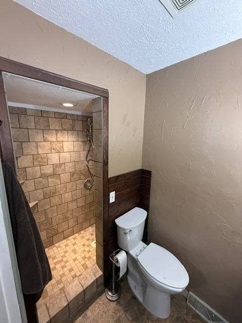 811 Richards Drive, Mountain Grove, MO 65711 MG298-Mastershower