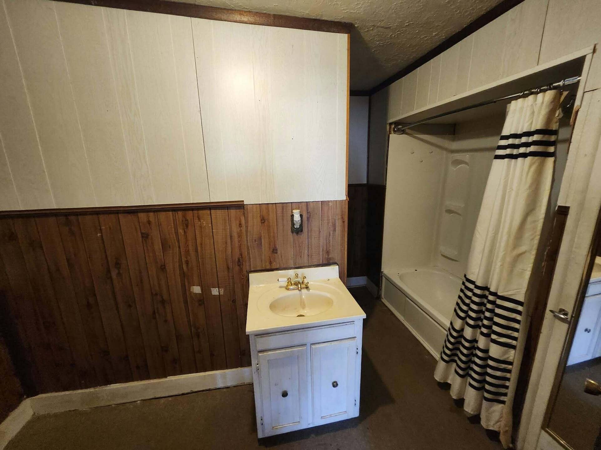 10090 Sunshine Drive, Mountain Grove, MO 65711 Messenger_creation_EEAAEF00-0699-484F-95
