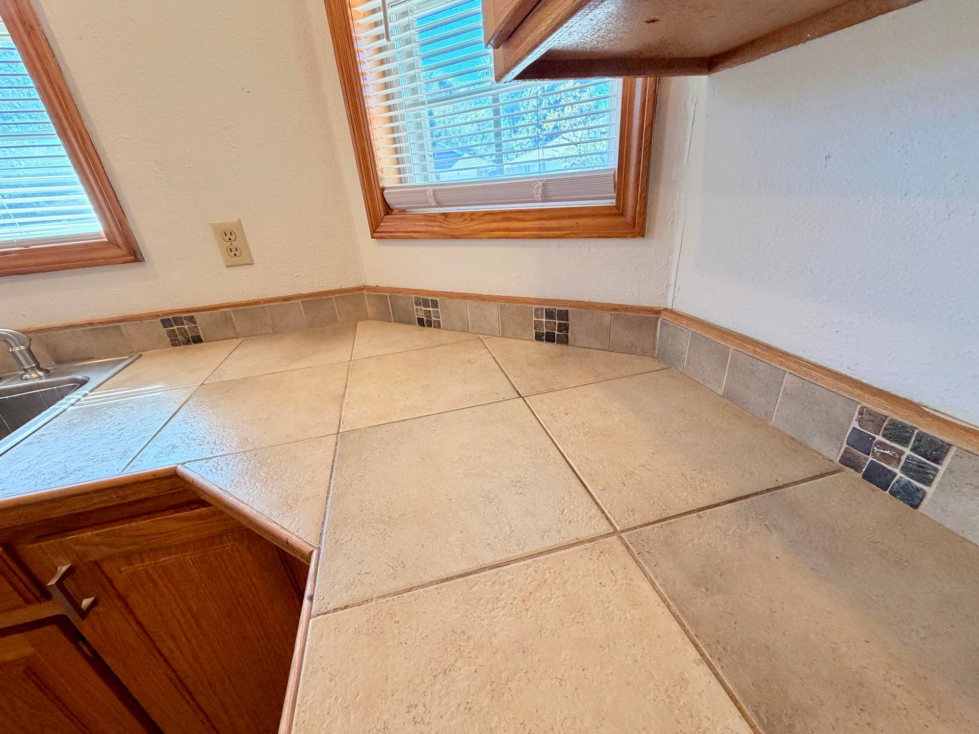 339 W Olive Street, Republic, MO 65738 kitchen tile counter