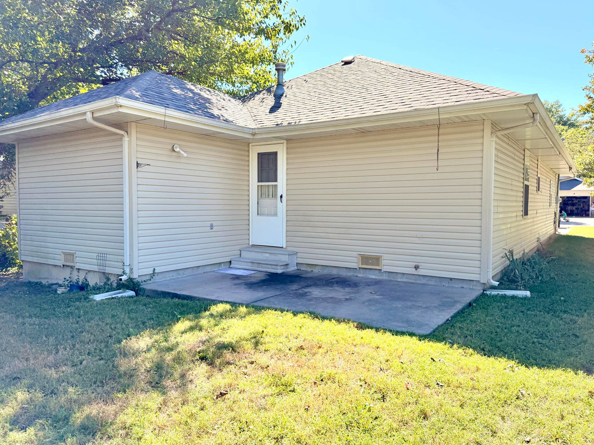 339 W Olive Street, Republic, MO 65738 back door and patio