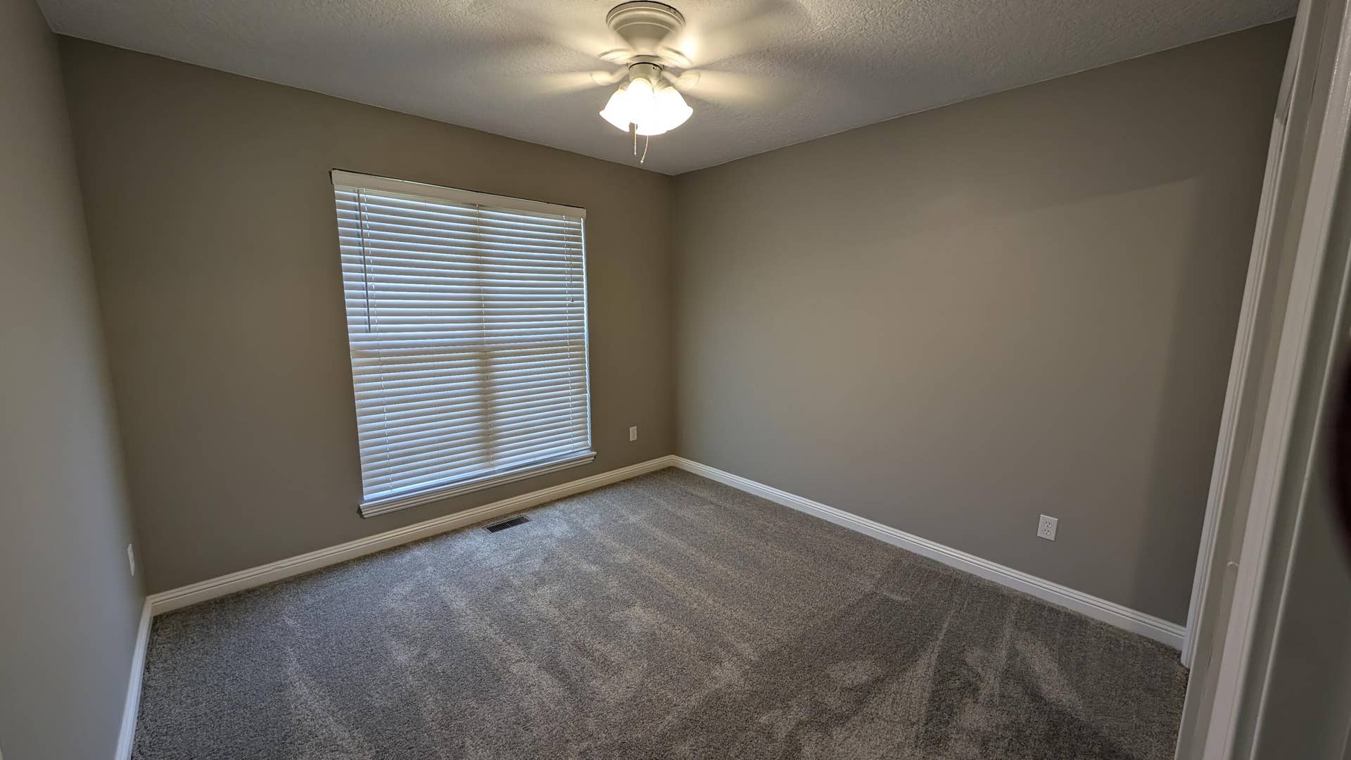 4406 W 28th Street, Joplin, MO 64804 PXL_20250902_155221442.MP