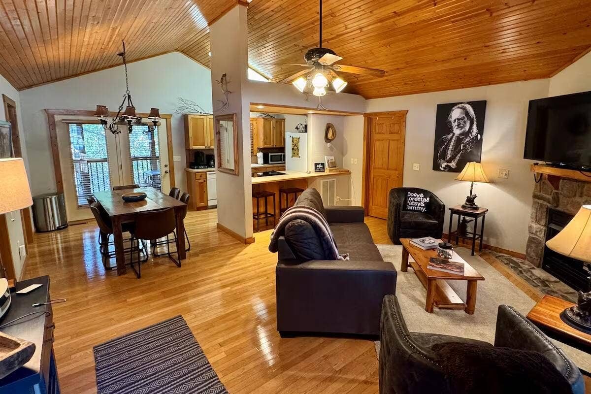 207 Cantwell Lane, #Cabin 77, Branson West, MO 65737 Living Room - Dining Room